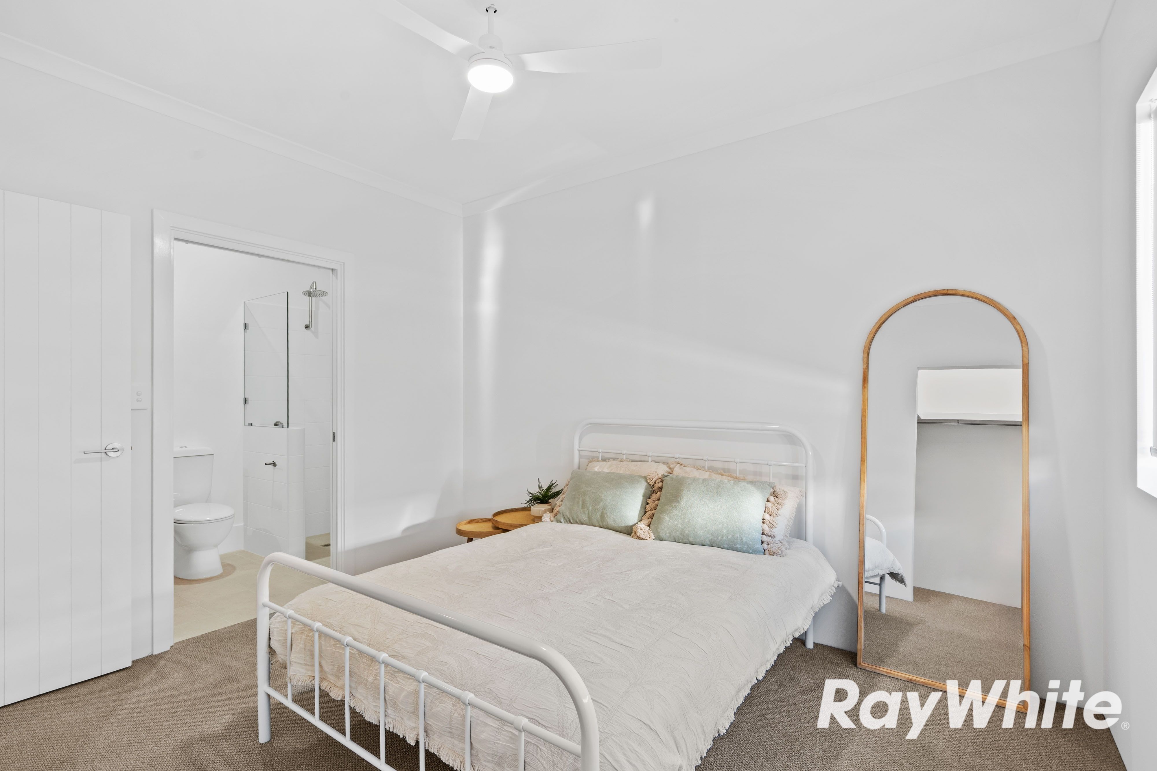 22/101 Oakleigh Drive — photo 5 of 25
