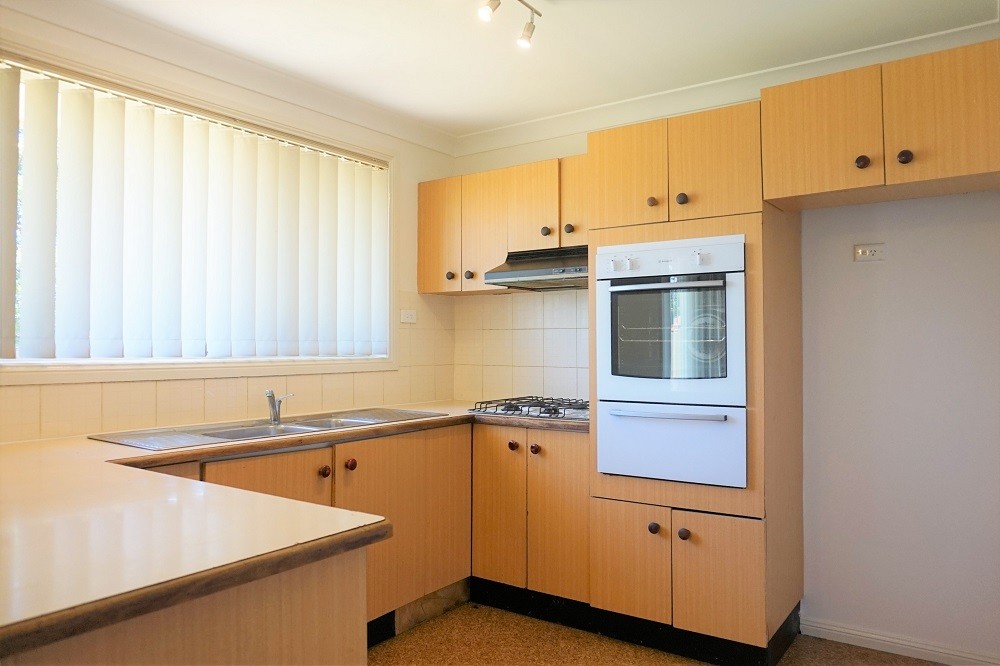 9 Karrabul Road, St Helens Park, NSW 2560