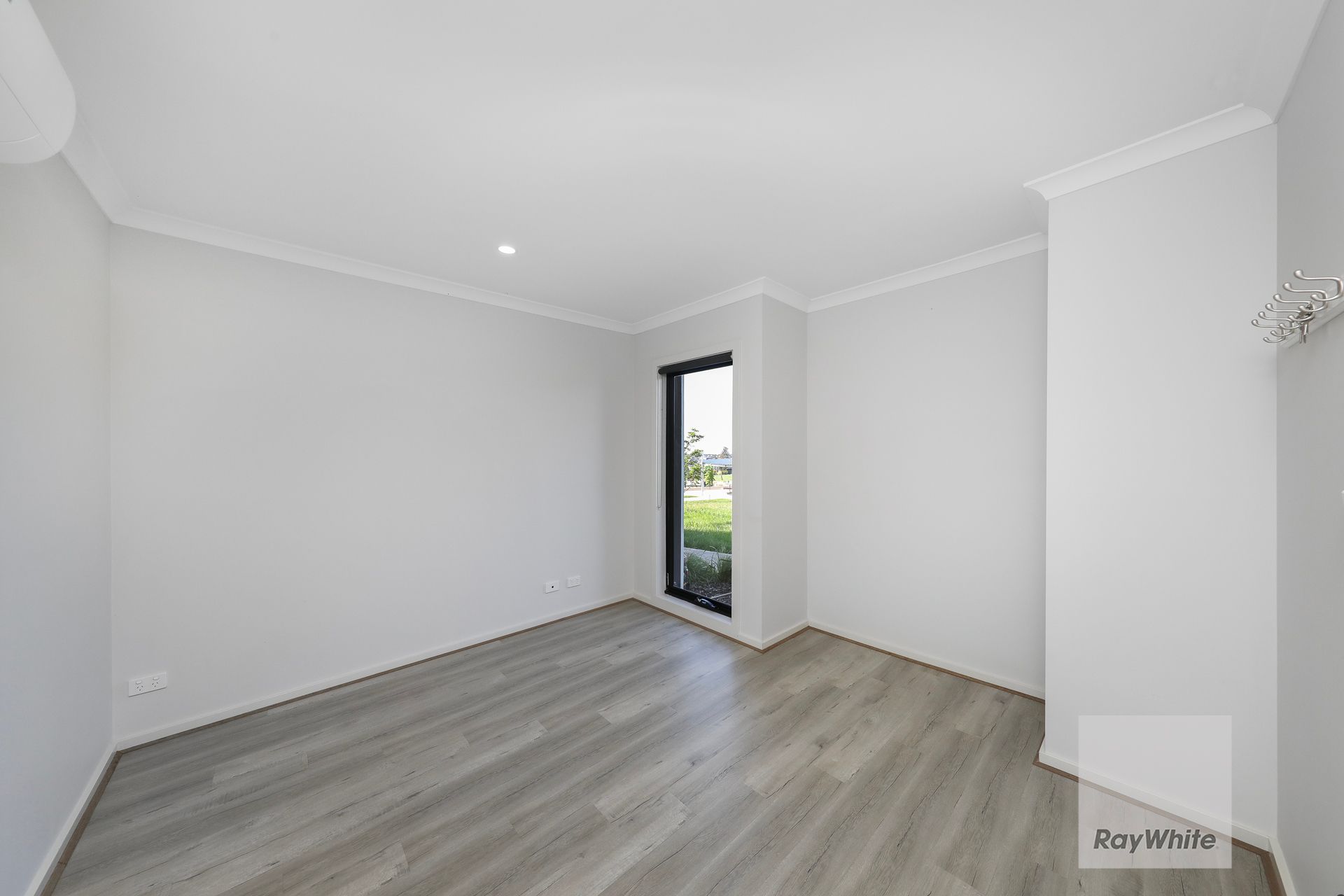 16 Zenith Walk — photo 3 of 24