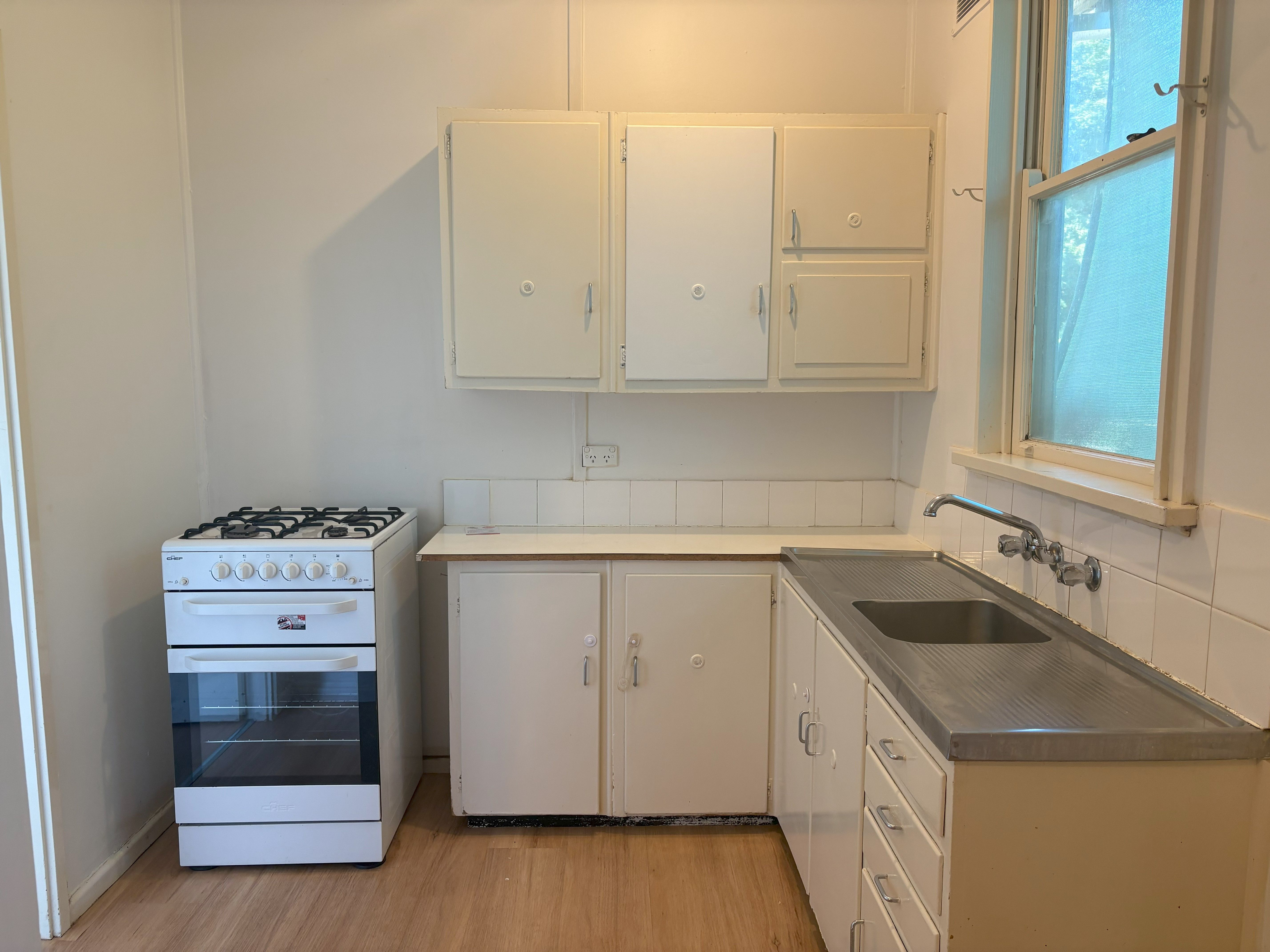 1 Spooner Avenue, Mount Austin, NSW 2650