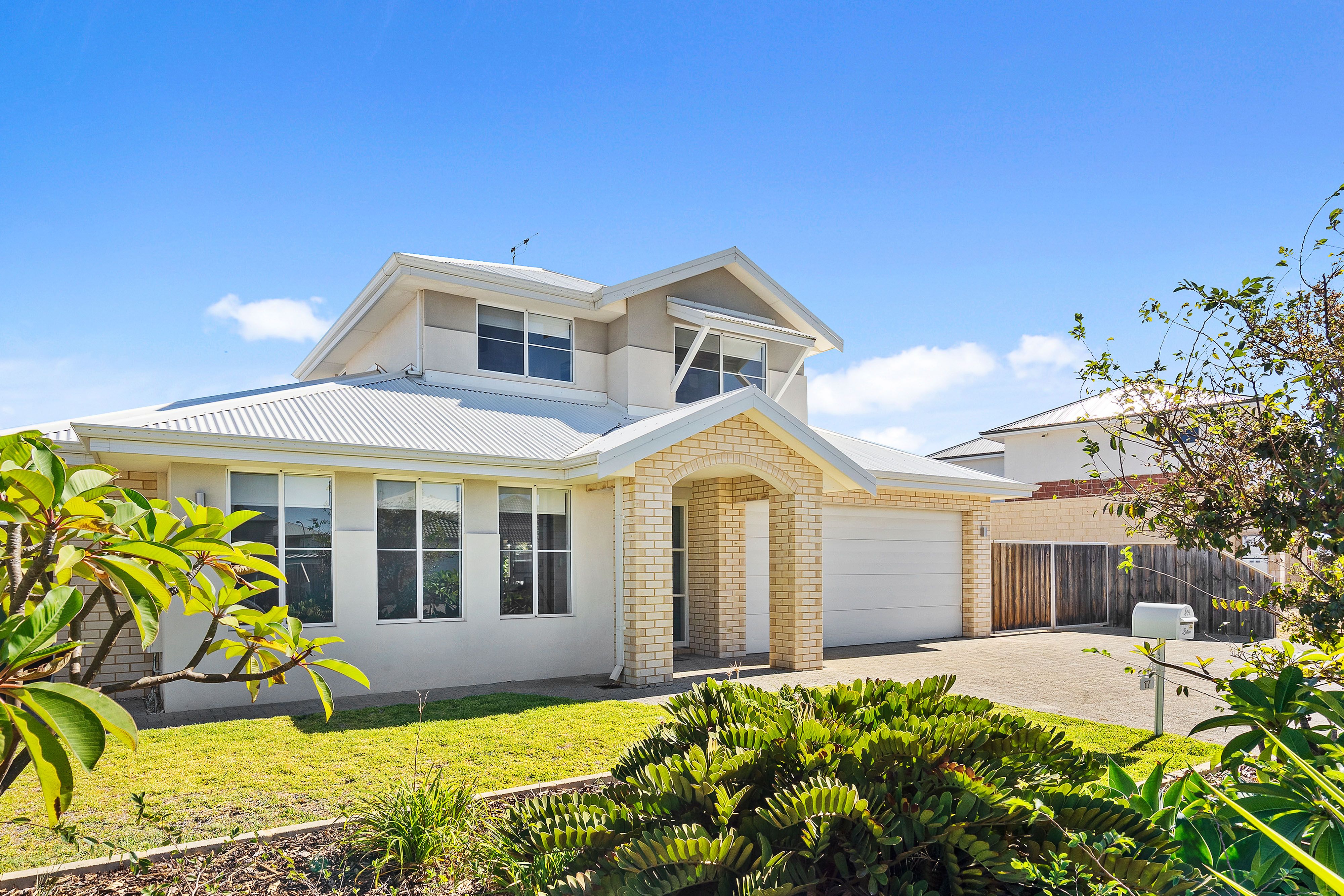 17 Stellaria Avenue, Halls Head, WA 6210