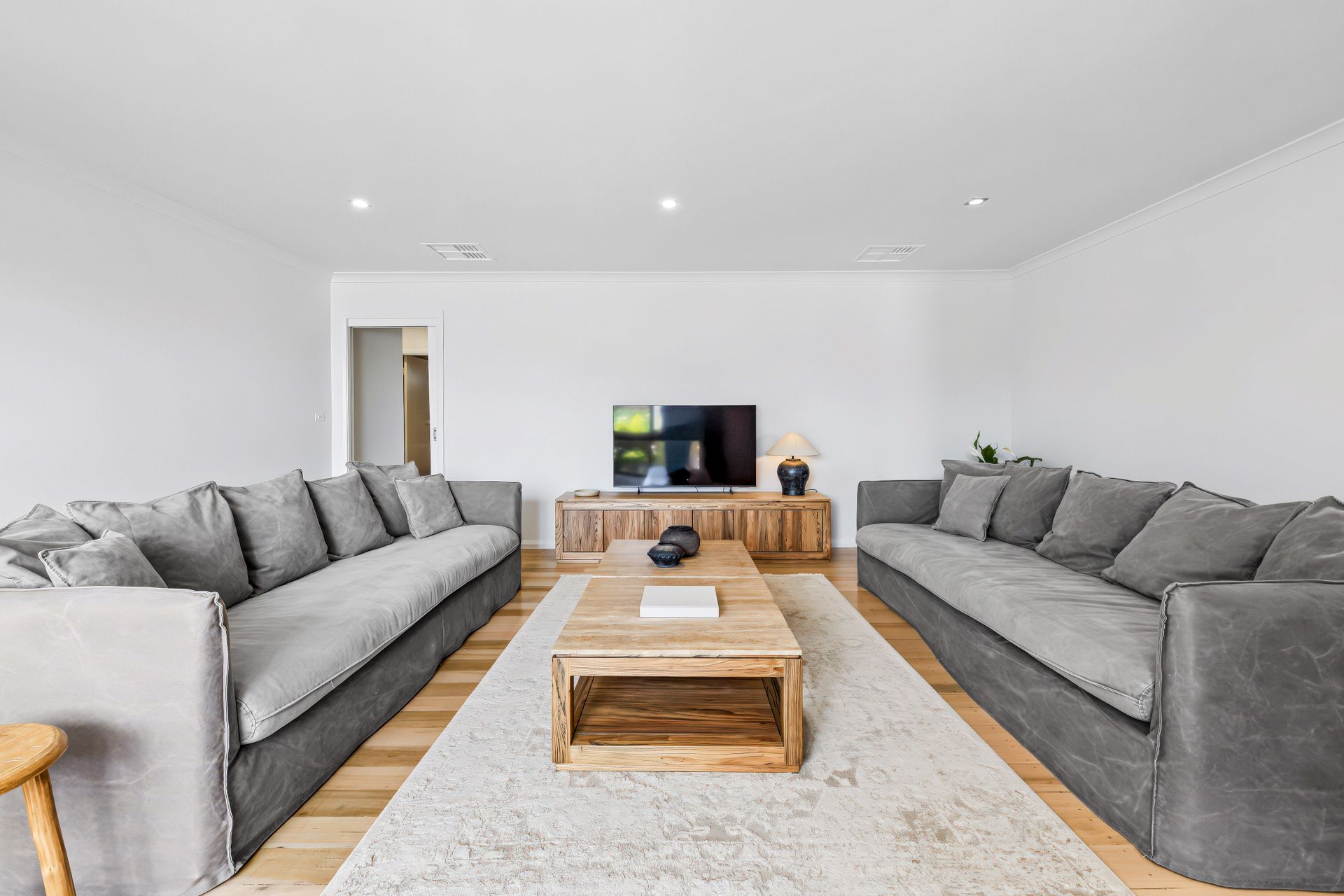 125 Albany Drive — photo 3 of 16