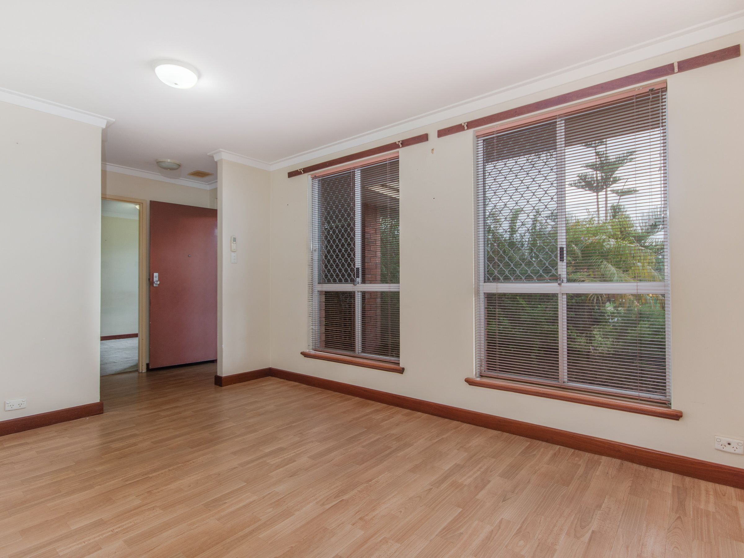 8 Raeside Crescent, Cooloongup, WA 6168
