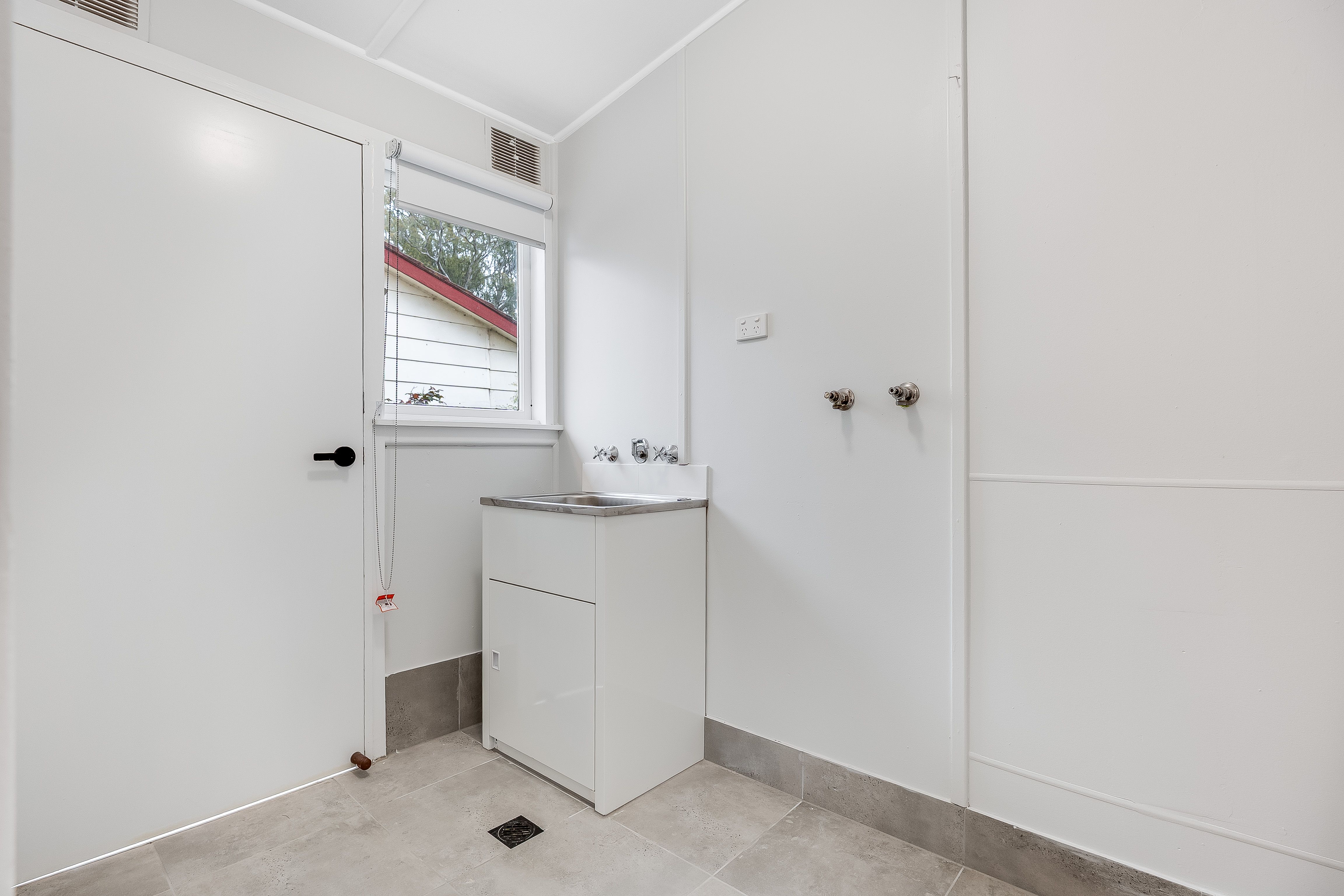900 Captain Cook Drive — photo 7 of 12