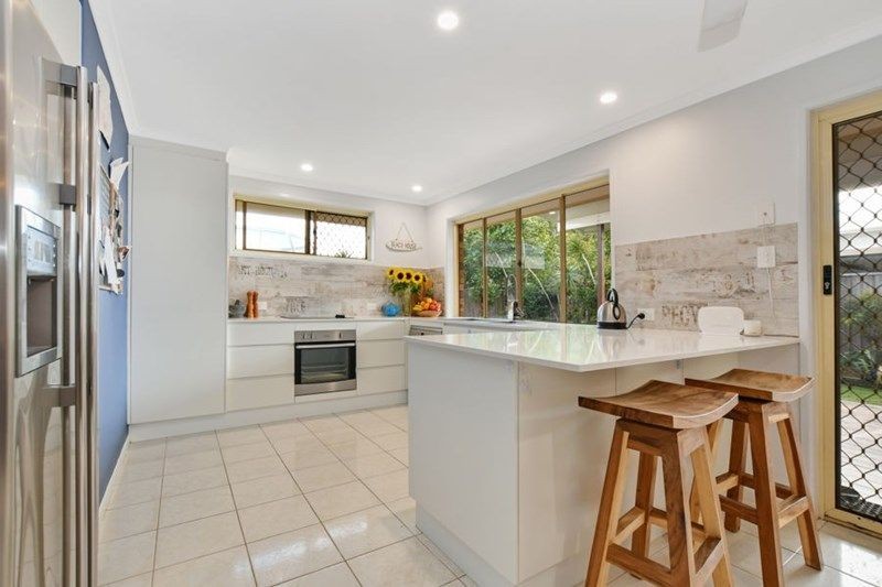 12 Lapoinya Crescent, Warana, QLD 4575