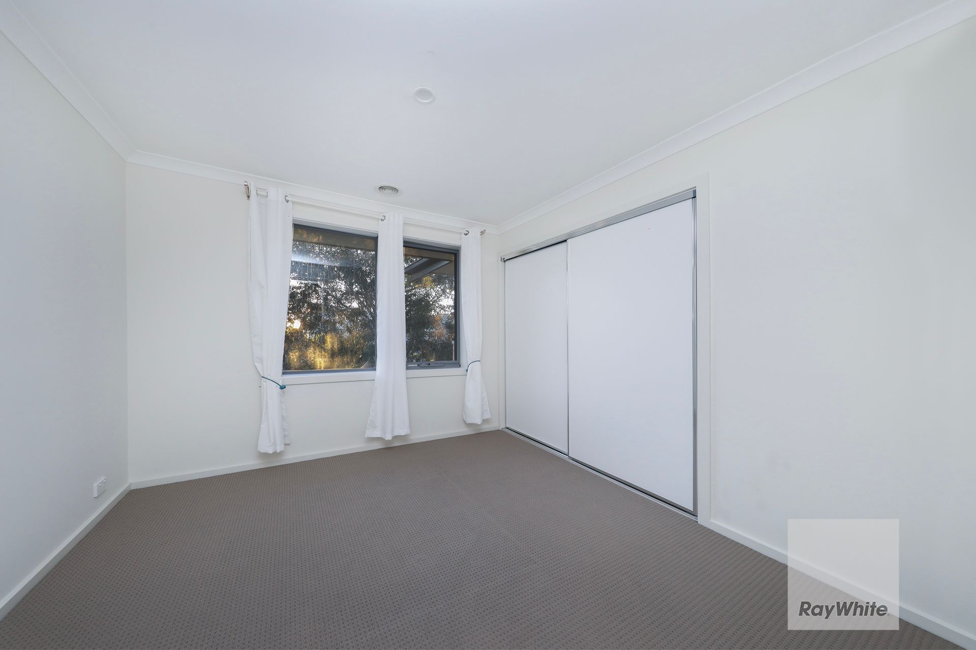 11 Parkfield Walk — photo 18 of 30