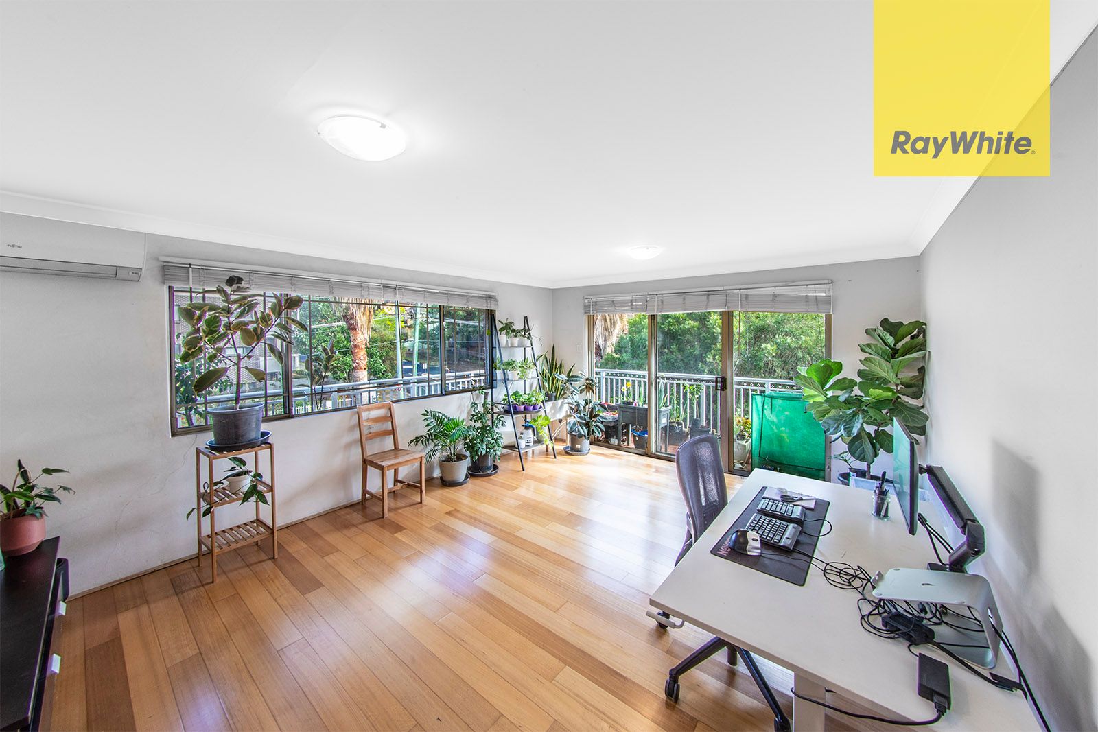 9/54-60 Hassall Street — photo 3 of 10