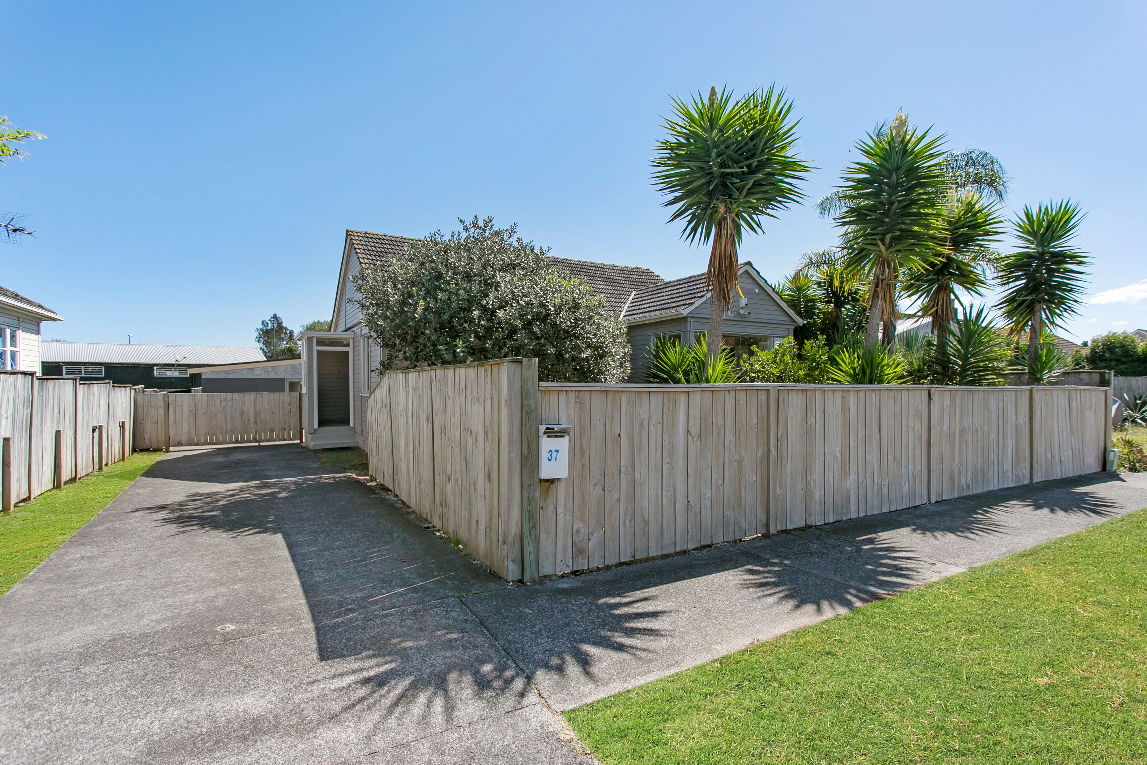 37 Gifford Avenue, Mount Roskill, Auckland City