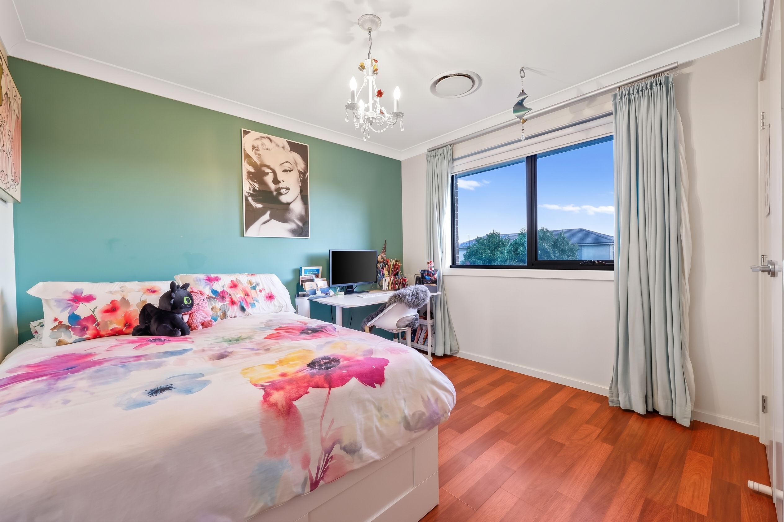 Immaculately Designed, Spacious Family Home on a Generous 416 sqm Block Of Land! — photo 14 of 17