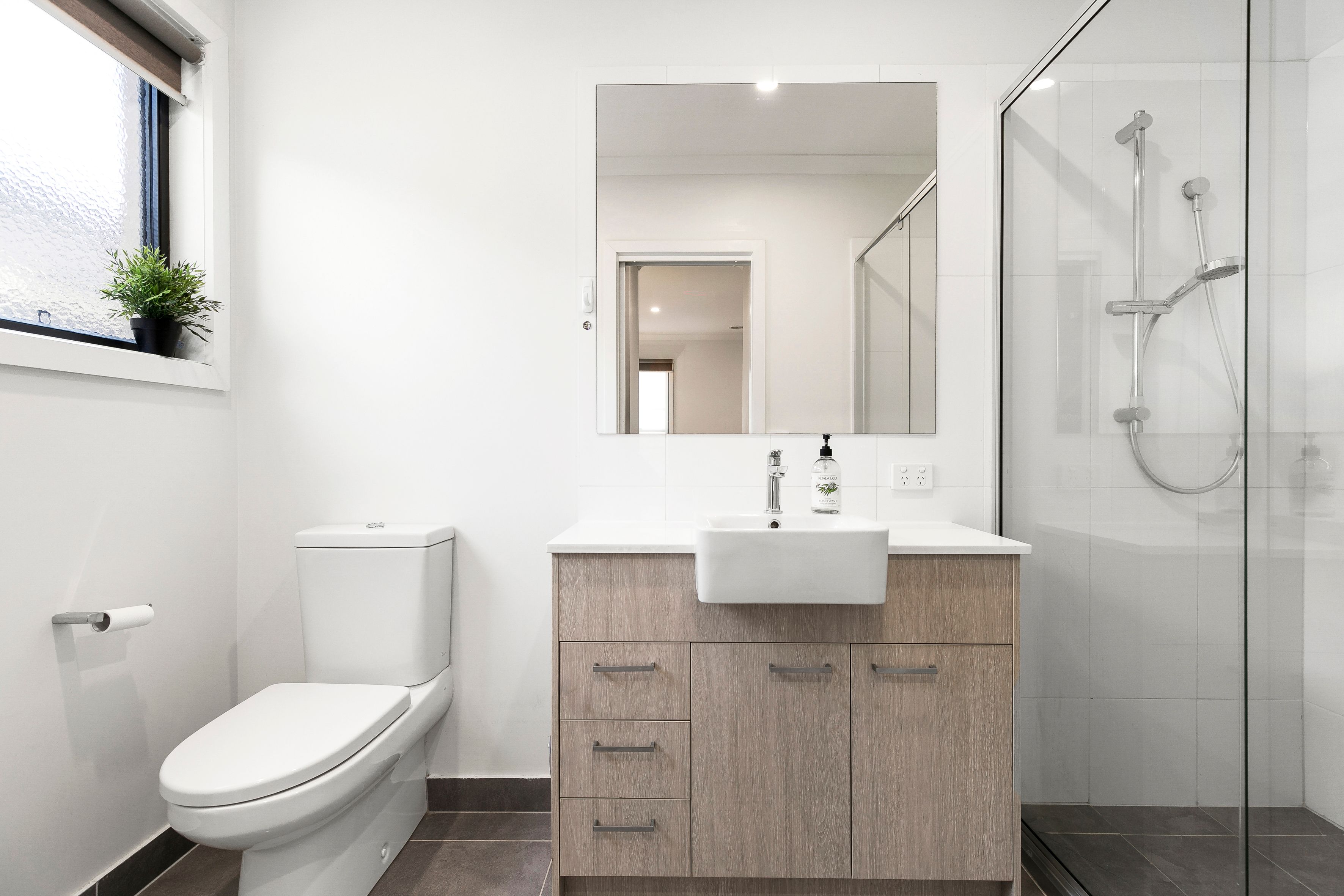 12 Lavinia Street — photo 7 of 14