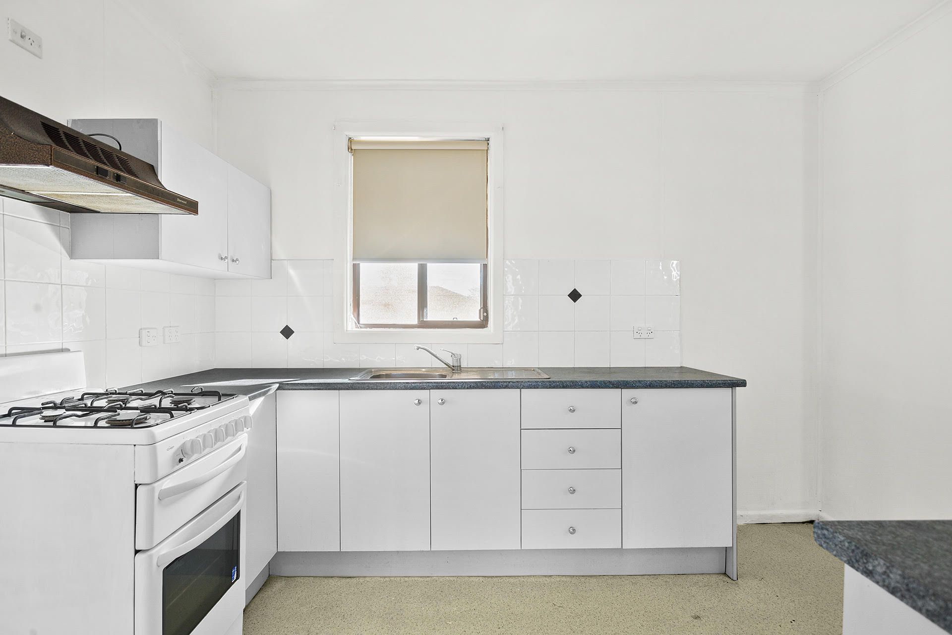 1 Elouera Street, Lake Illawarra, NSW 2528