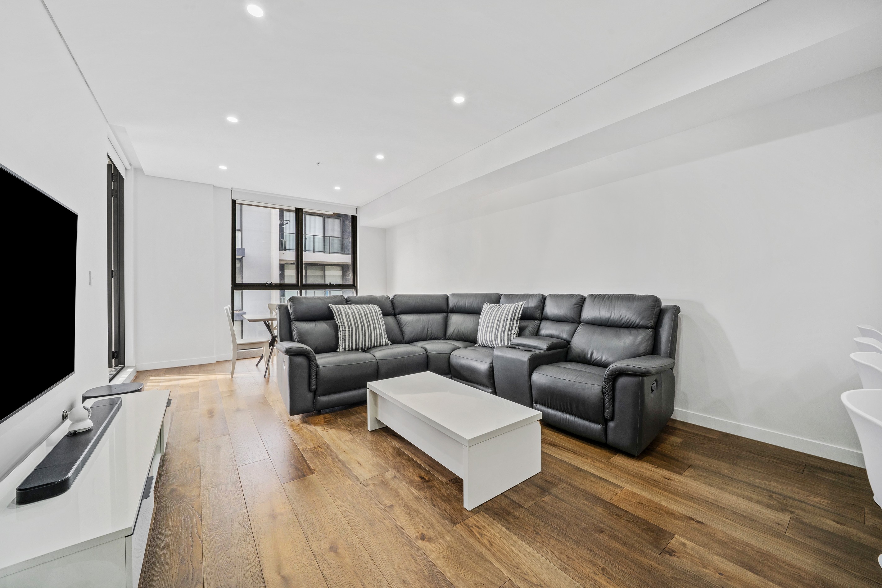 310/76 Lakeside Parade, JORDAN SPRINGS, NSW 2747