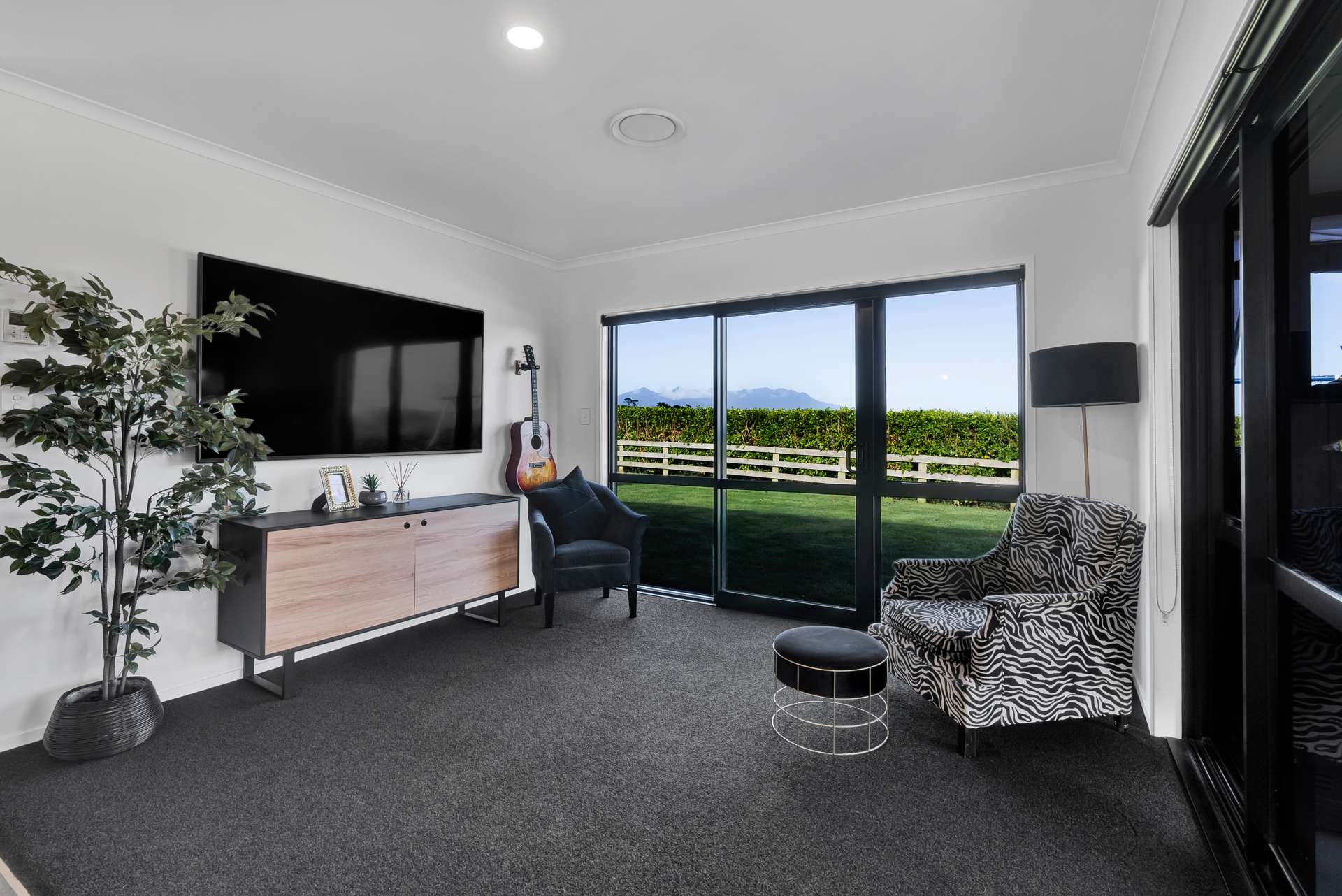 103 King Road photo 1