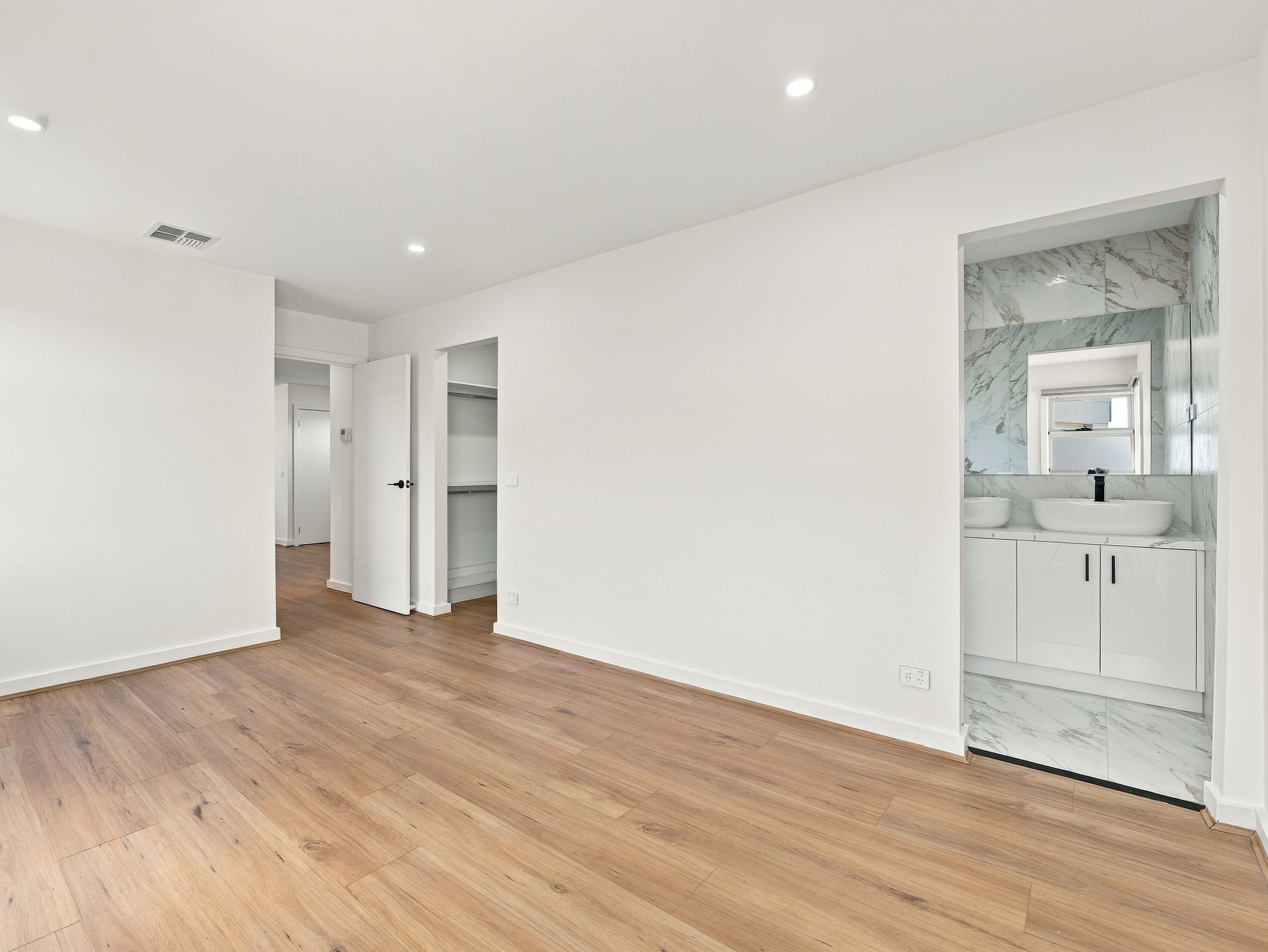3/10 Davern Court — photo 14 of 29