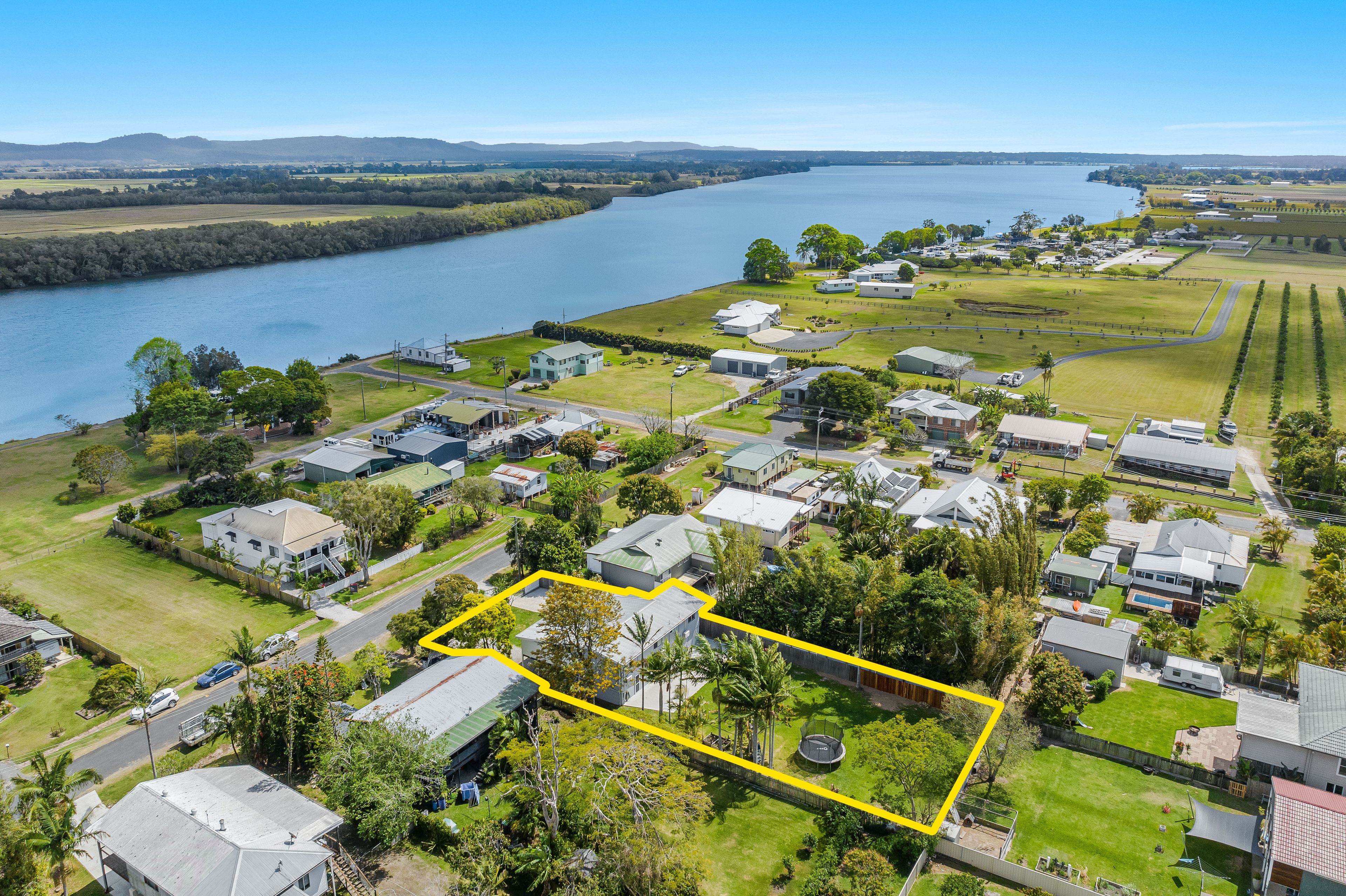 8 Carrington Street, Palmers Island, NSW 2463
