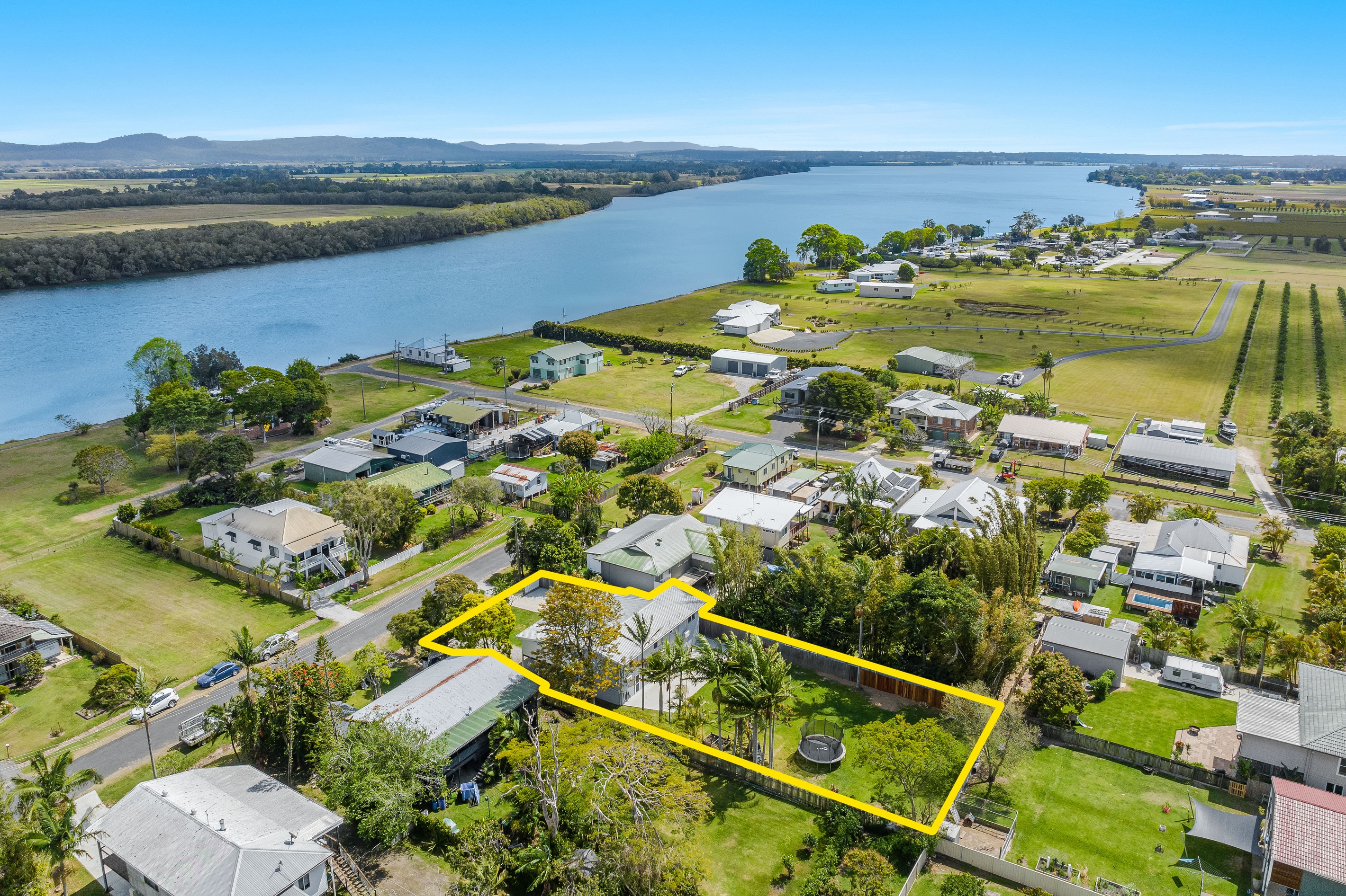 8 Carrington Street, Palmers Island, NSW 2463