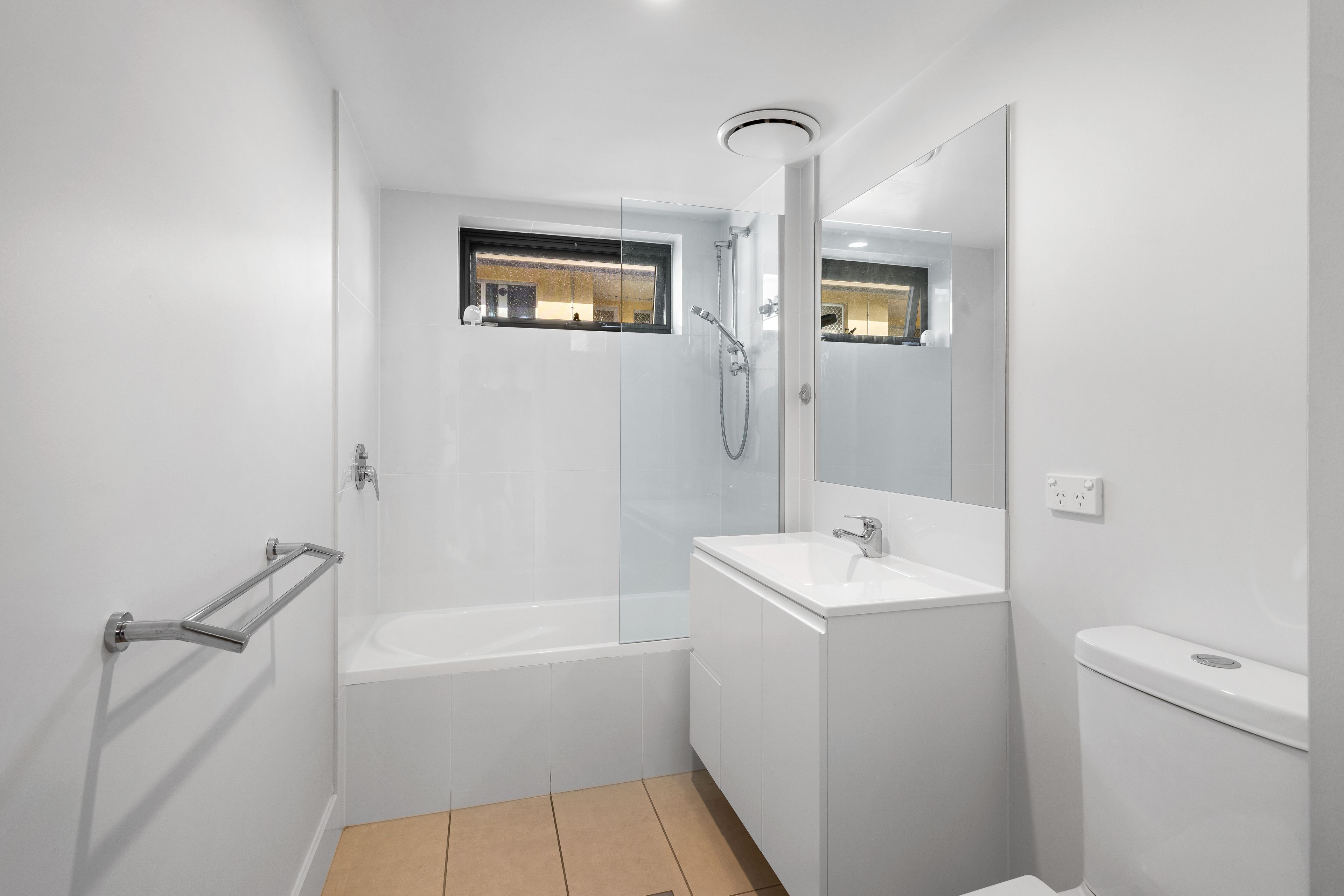 305/14 Maud Street — photo 15 of 18