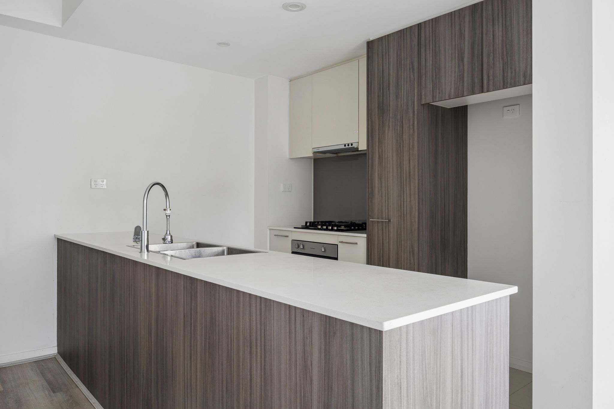 22/13-19 Seven Hills Road — photo 4 of 14