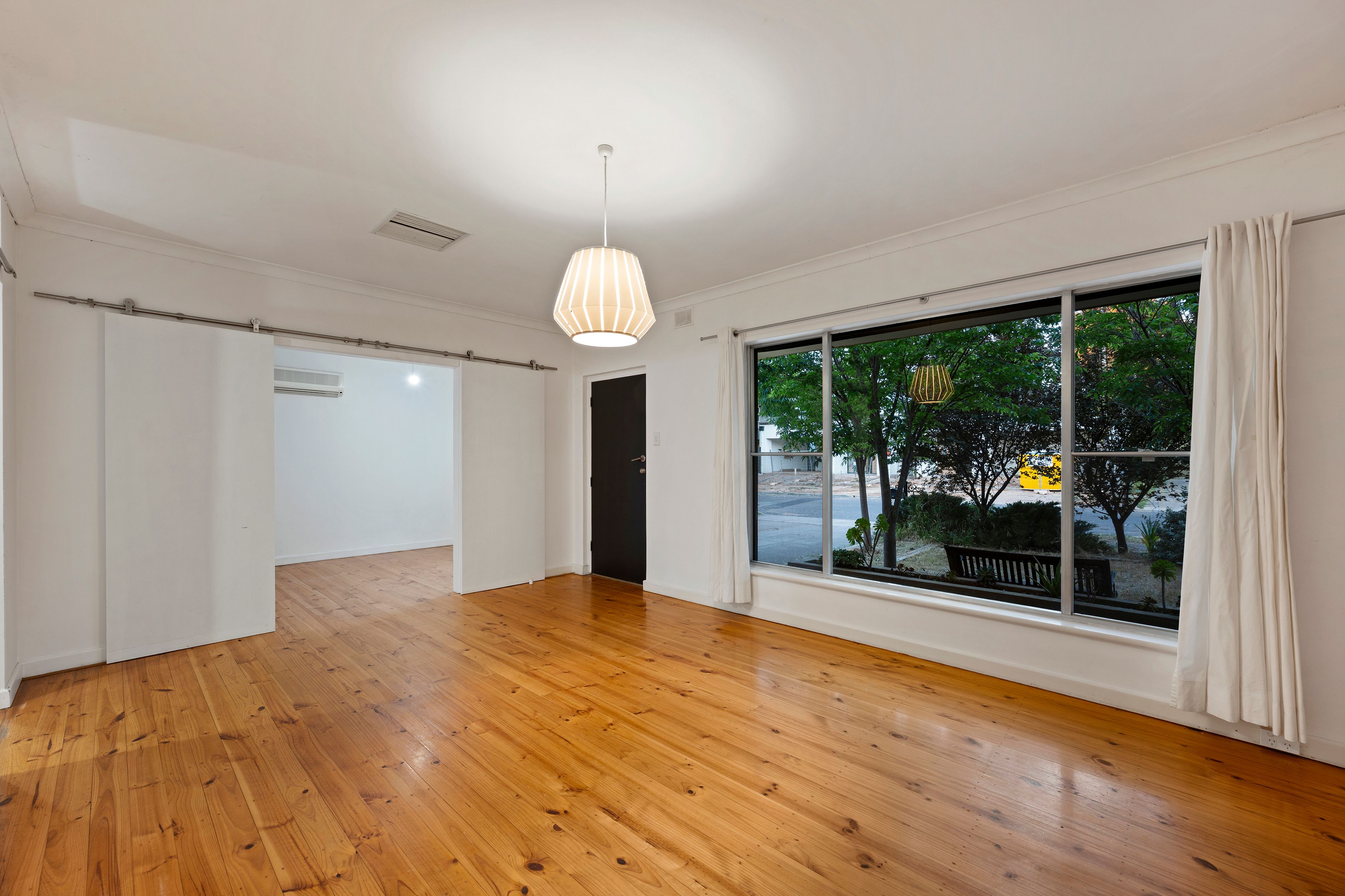 8 Hamish Grove — photo 4 of 27