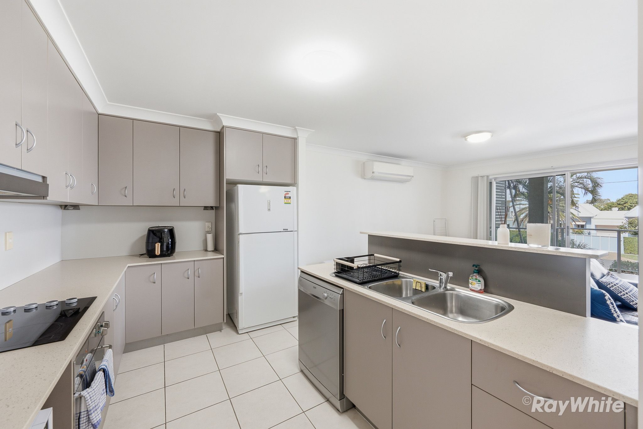 29/22 Barney Street — photo 4 of 16
