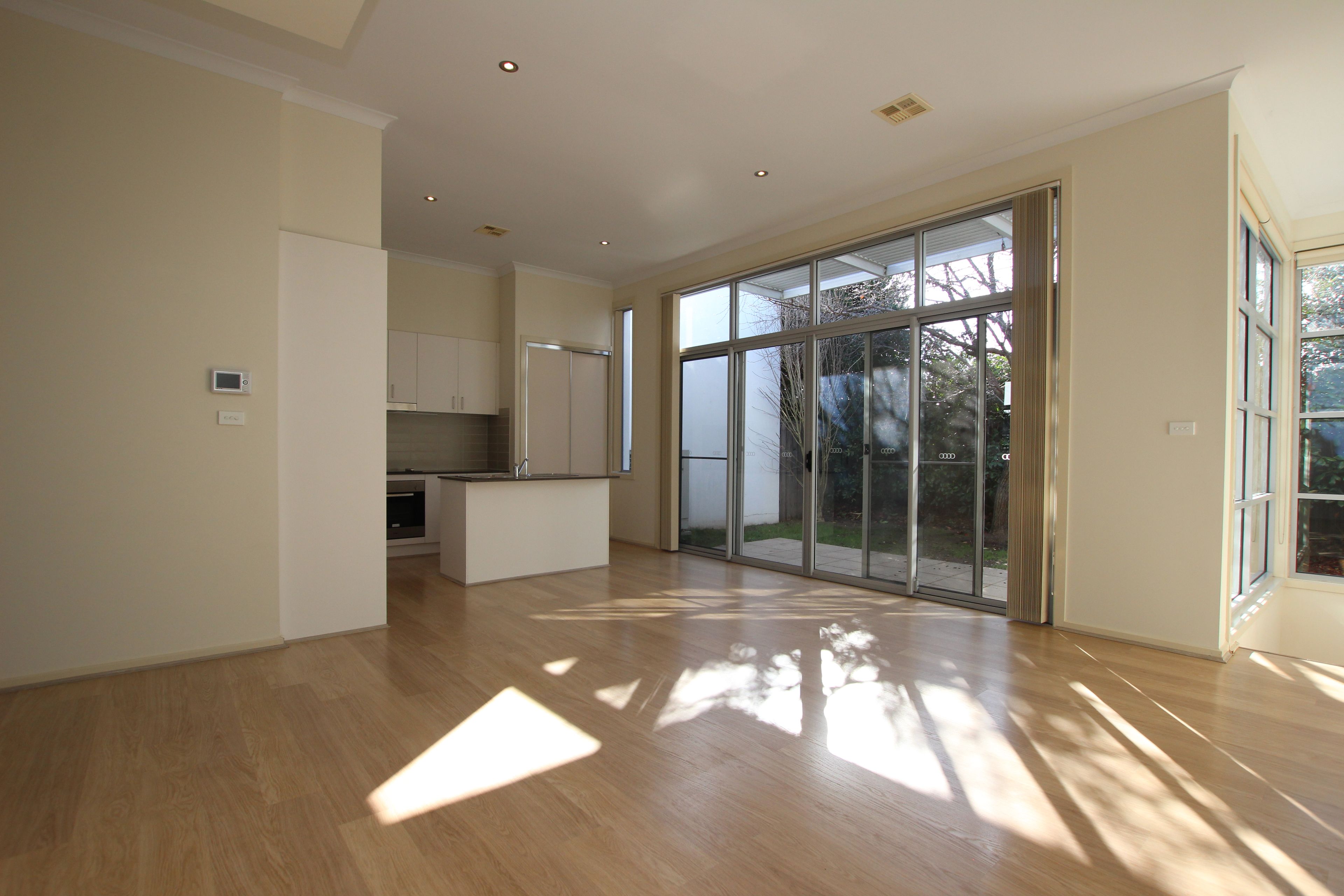 10/4 Hardman Street — photo 4 of 14