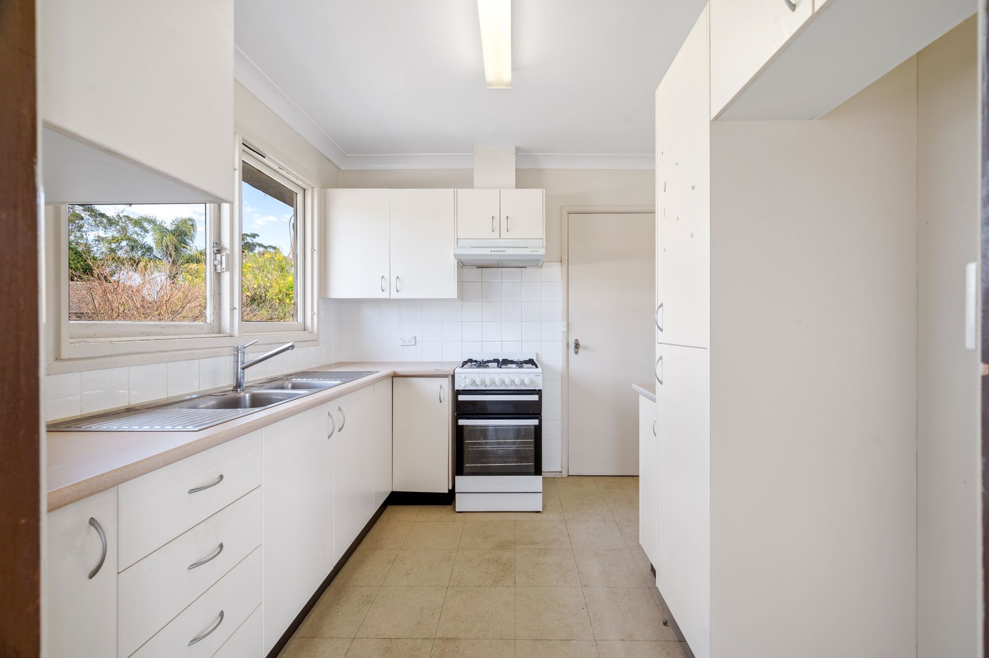 28 Docharty Street — photo 6 of 12