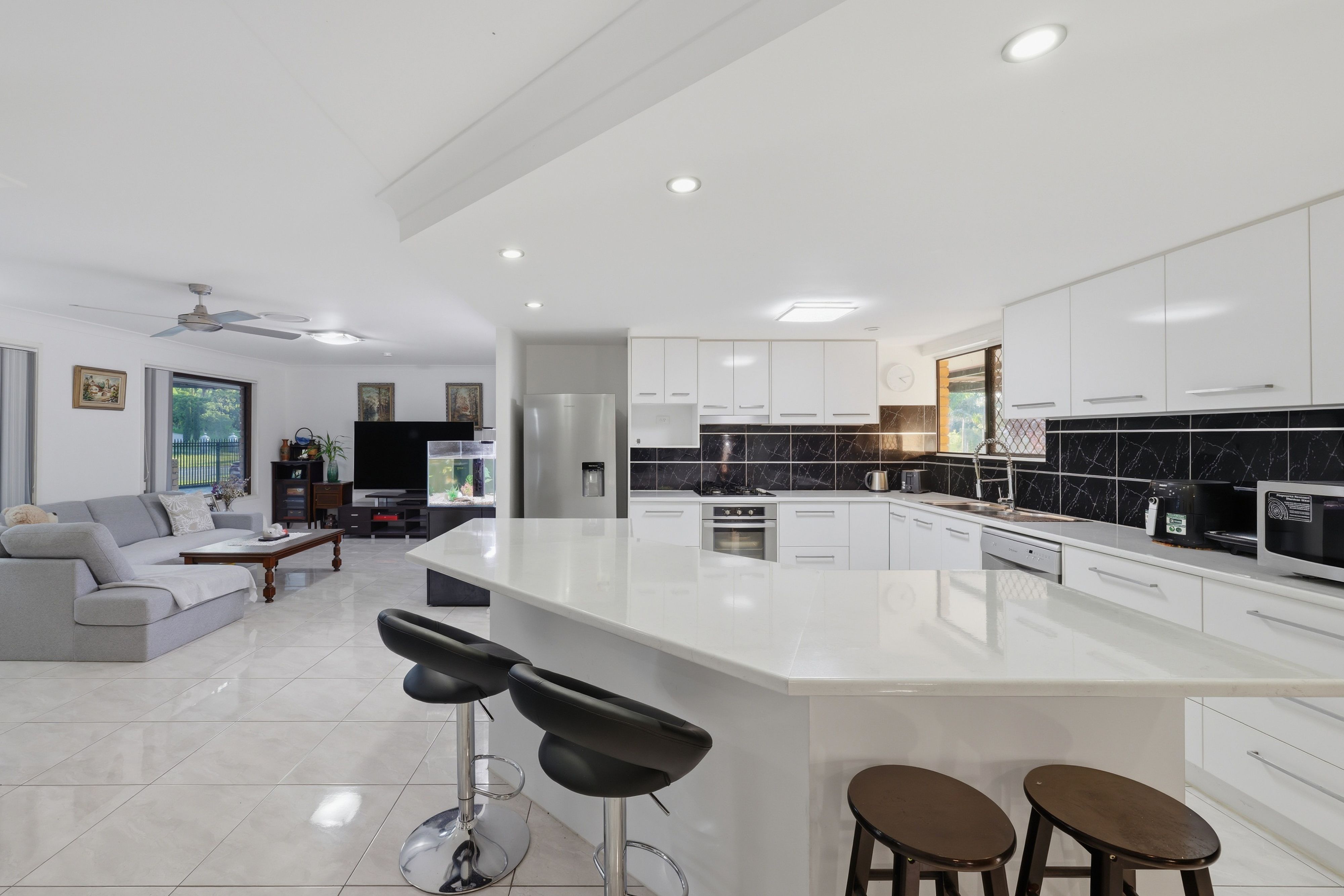 65 Peachey Road — photo 4 of 30