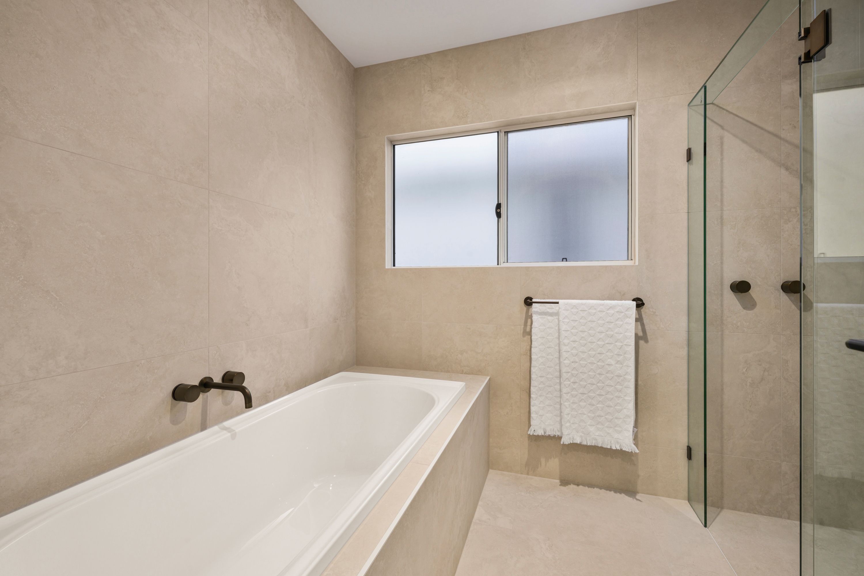 2/2 Teewah Street — photo 18 of 30