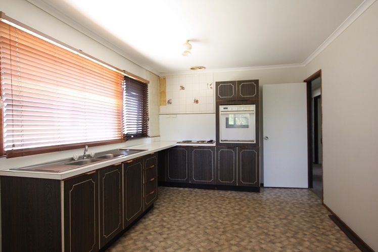 11 Tremlow Crescent, Ambarvale, NSW 2560