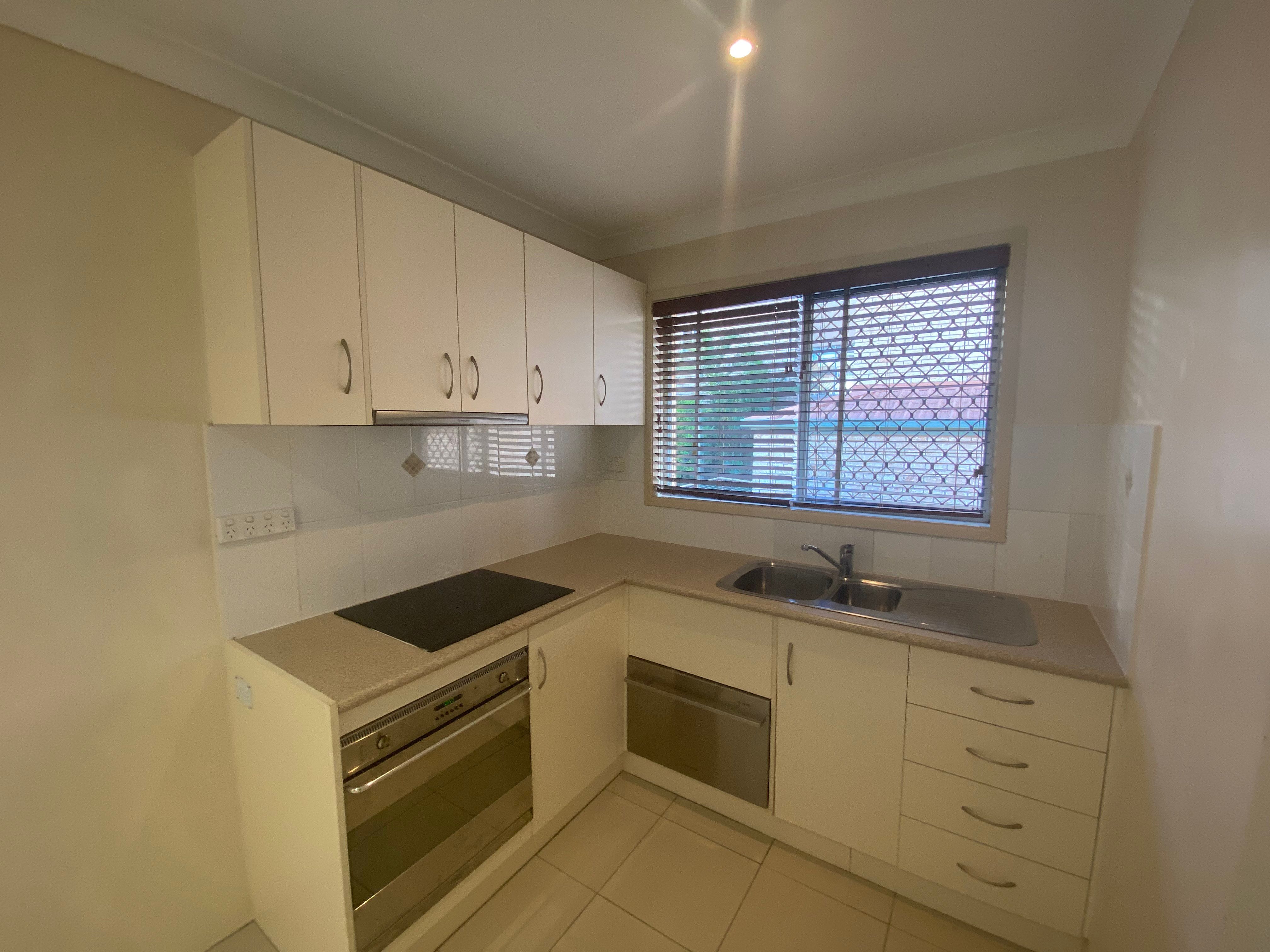 2/18 Swain Street, Holland Park West, QLD 4121