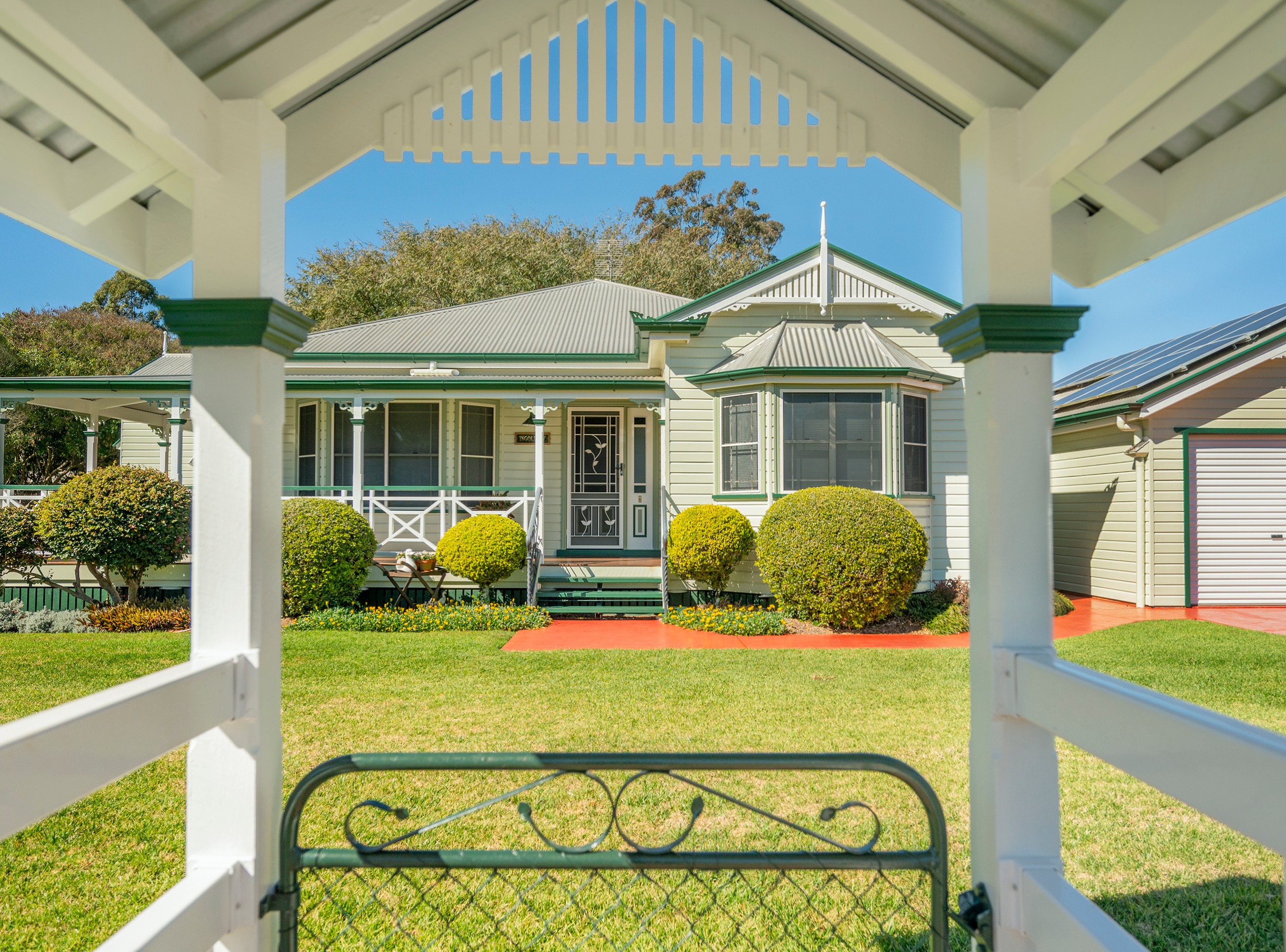 1 Bronwyn Court, Highfields, QLD 4352