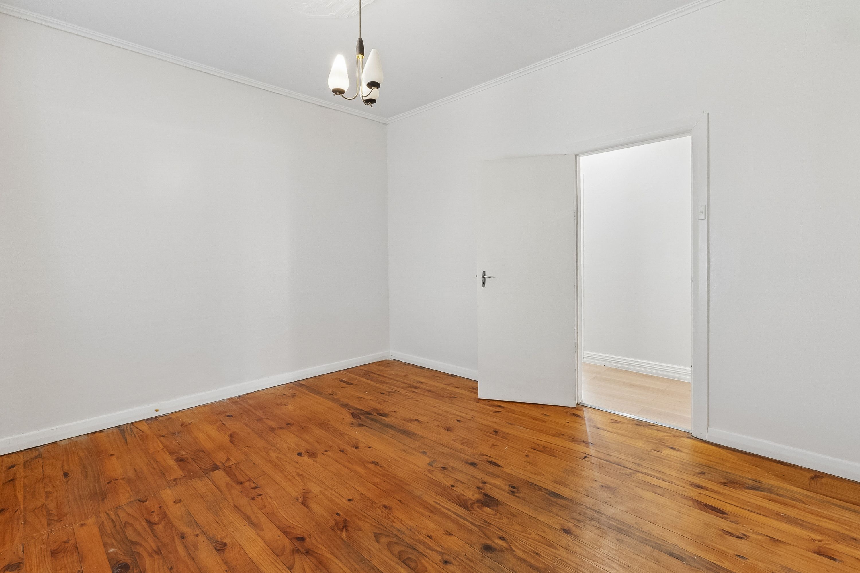 27 Kitchener Street — photo 4 of 8