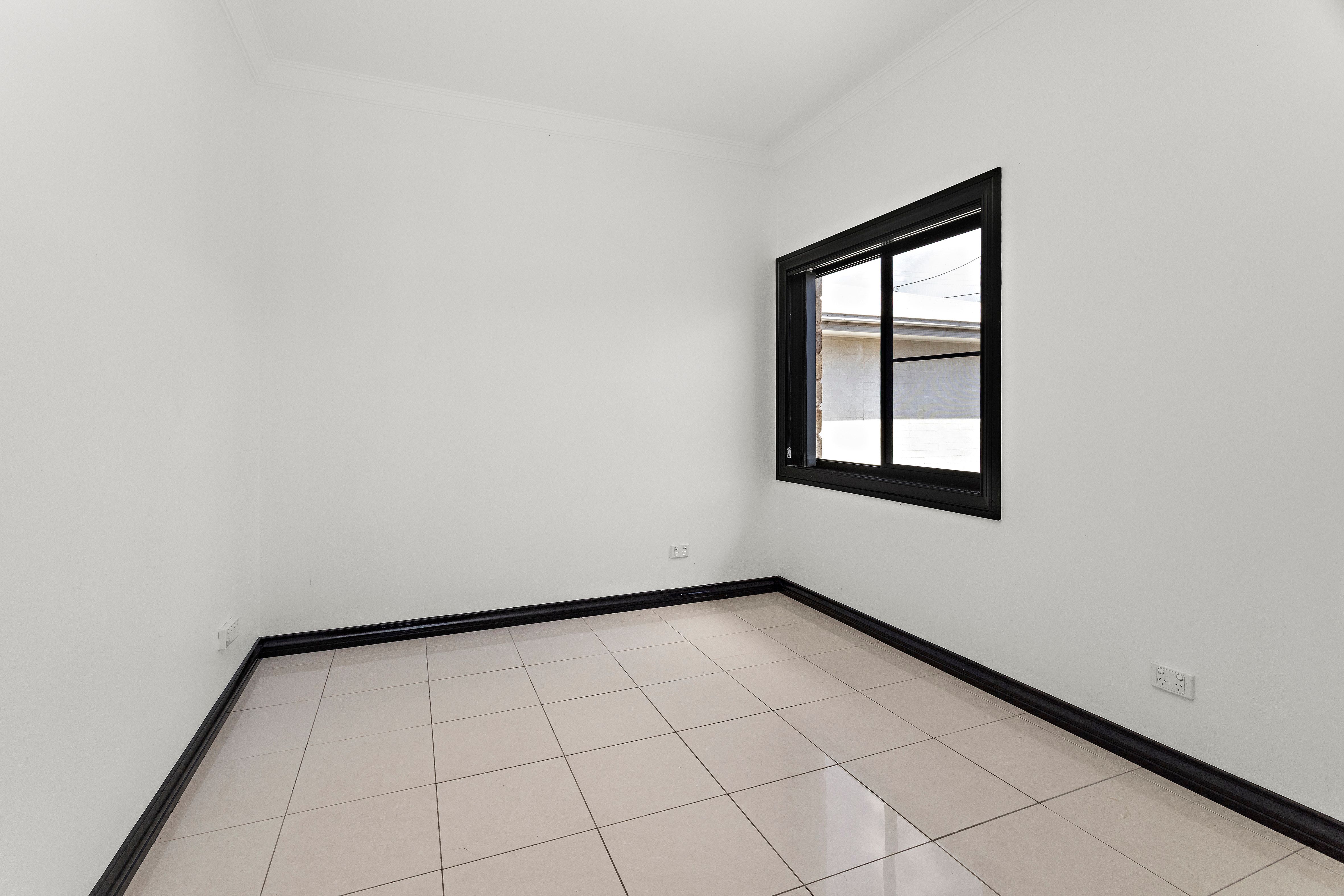 24 Darien Avenue — photo 9 of 20