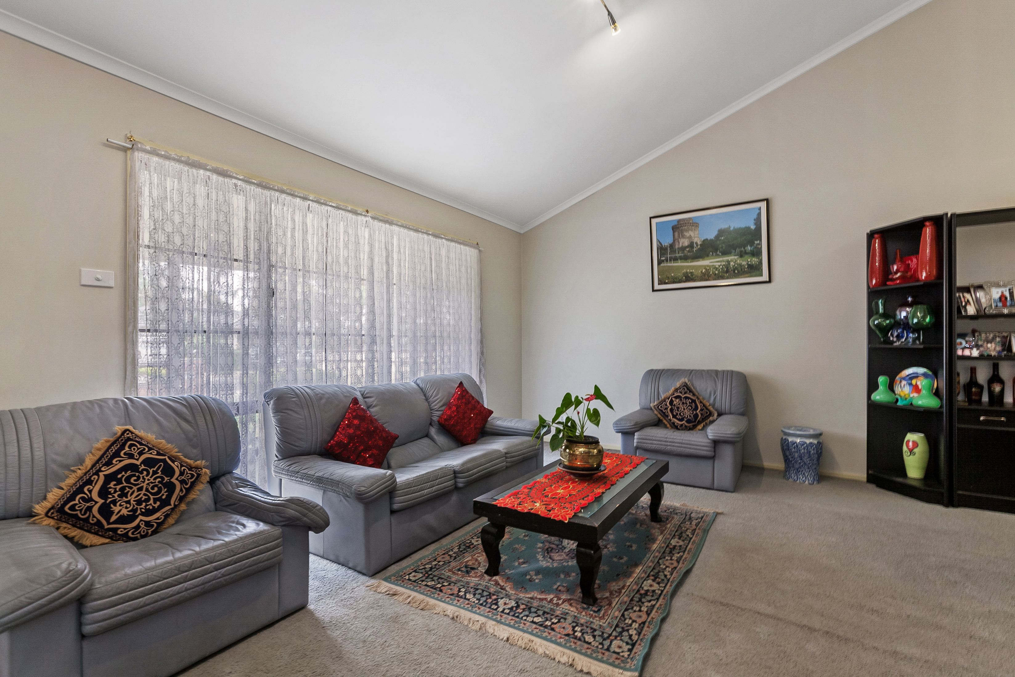 2 Honeysuckle Court, Mill Park, VIC 3082
