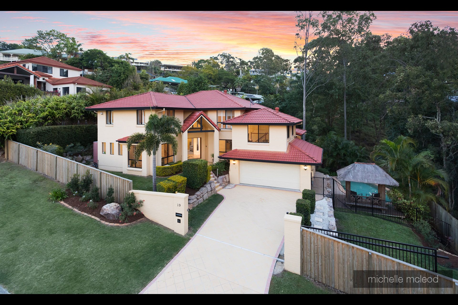 19 Grevillea Close, Chapel Hill QLD 4069