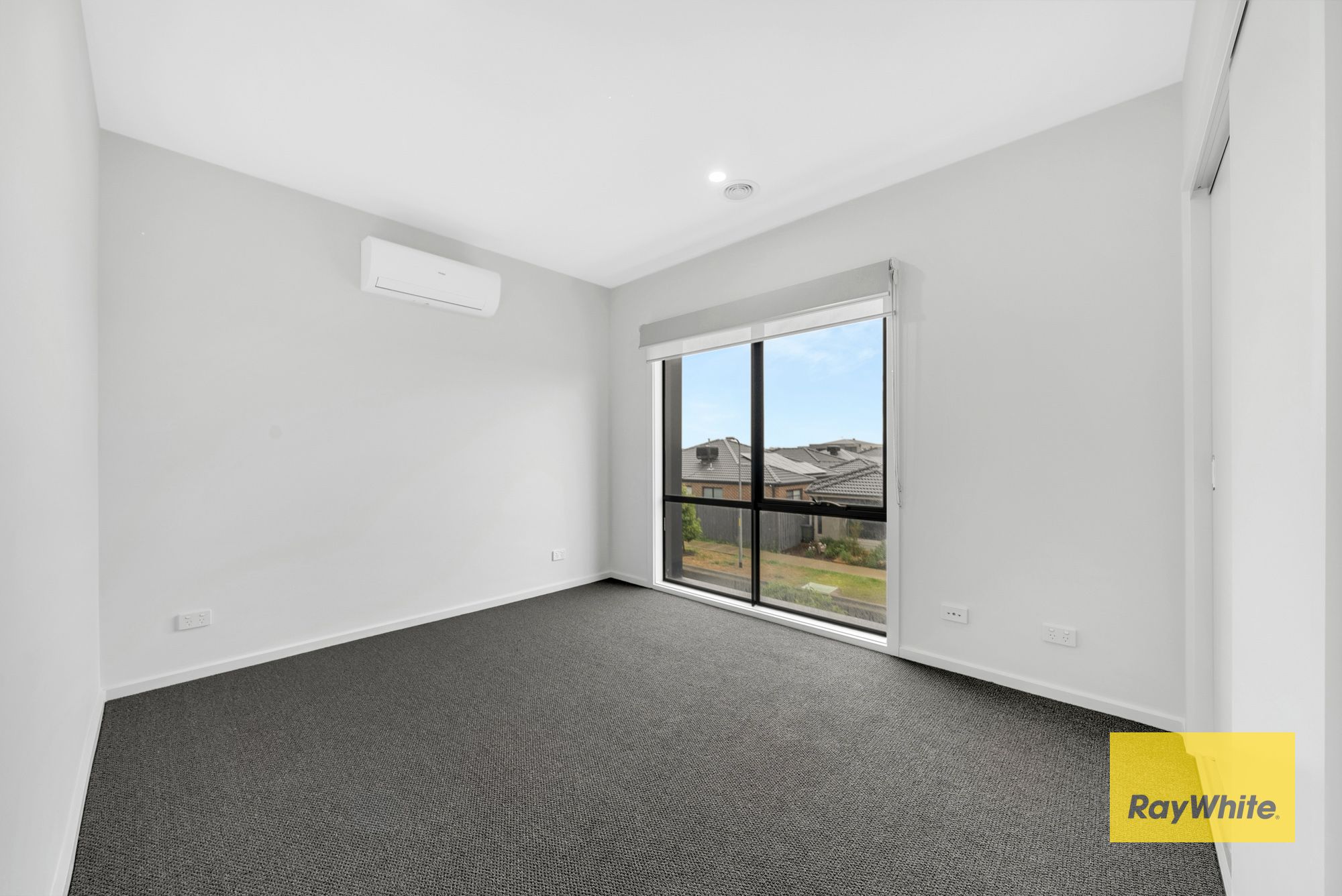50 Hawkesbury Drive — photo 10 of 12