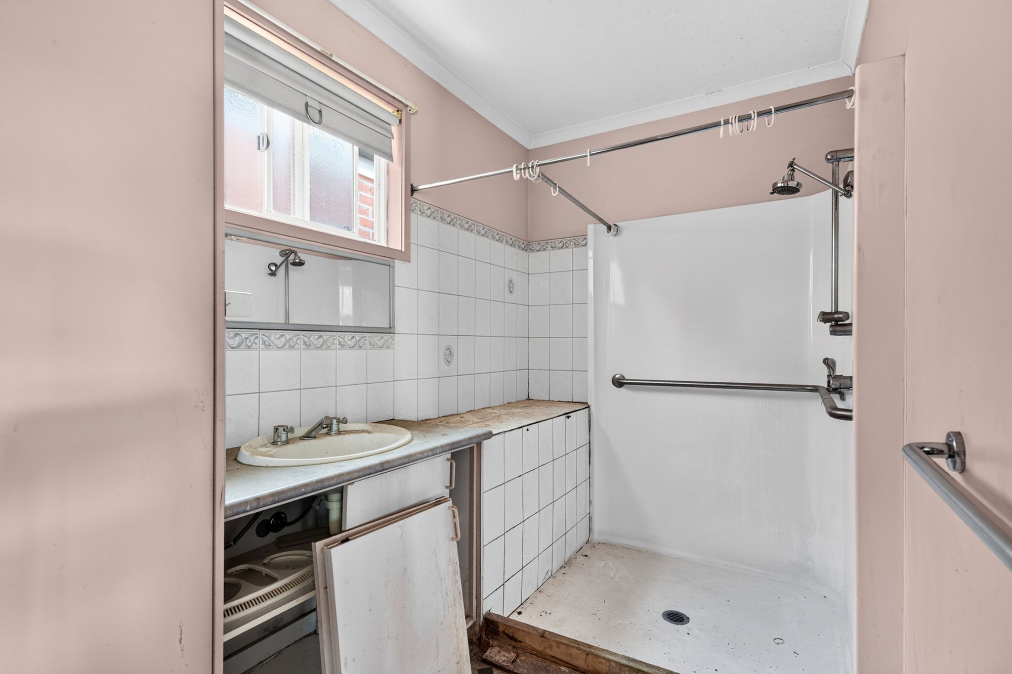 27 Robertson Crescent — photo 12 of 20