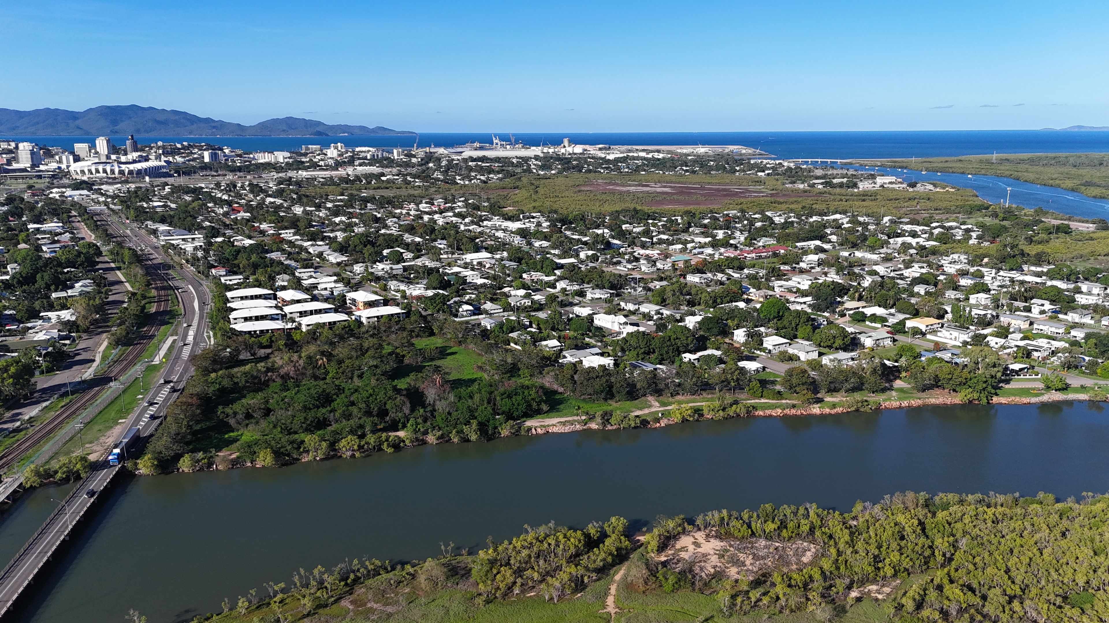 111 Railway Avenue, Railway Estate, QLD 4810