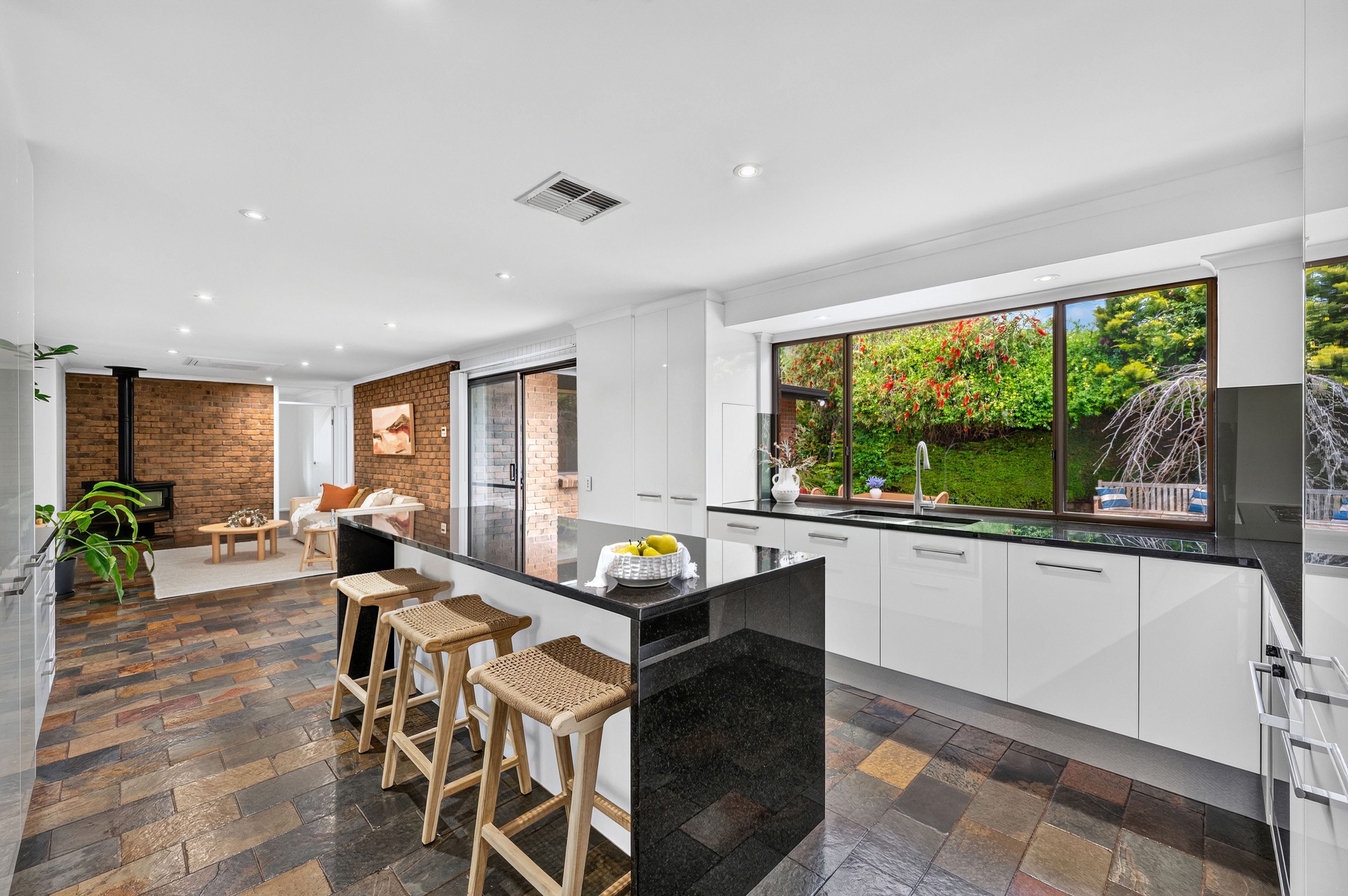 1 Lorikeet Court — photo 11 of 28