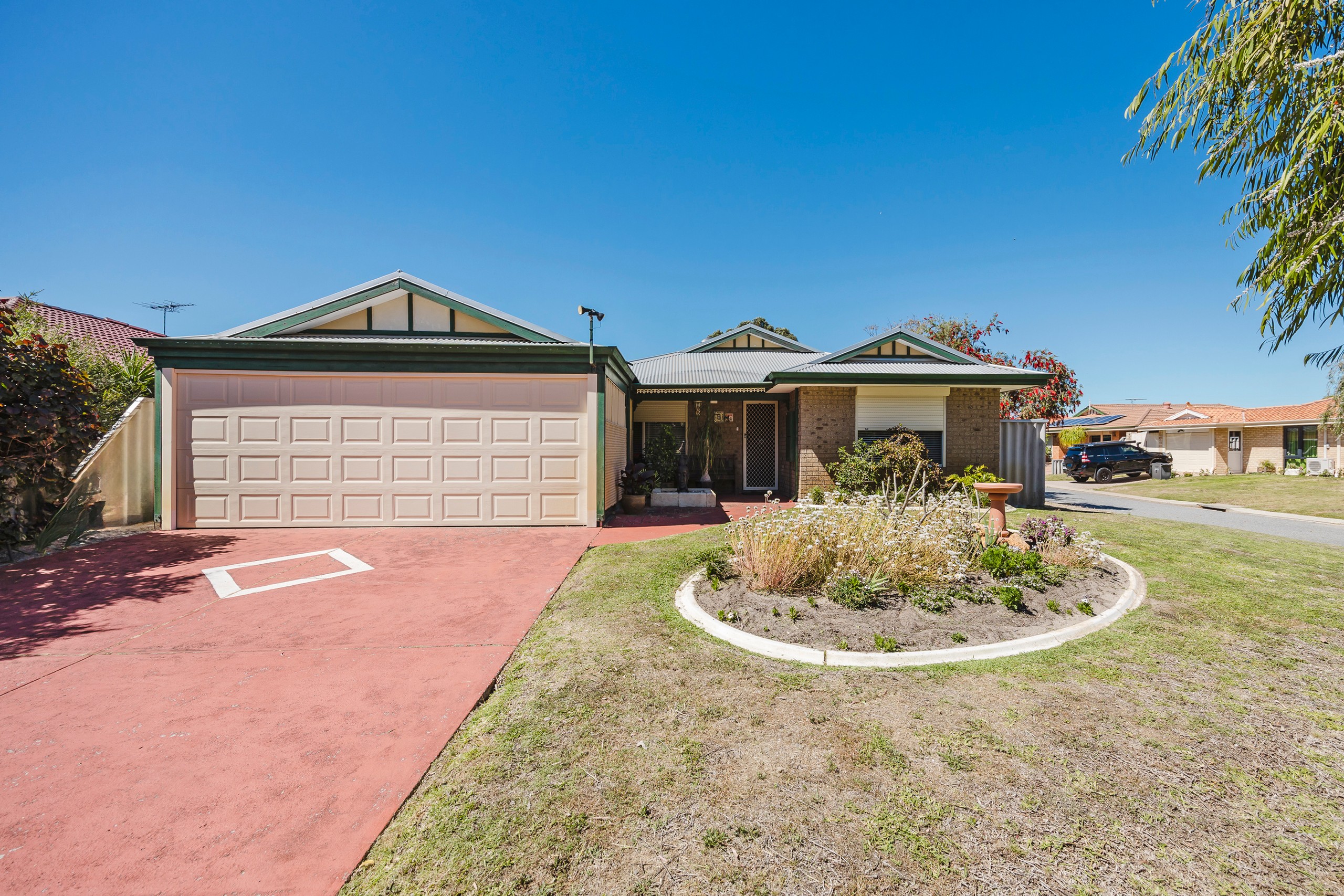 8 Uluru Gardens, Ballajura, WA 6066