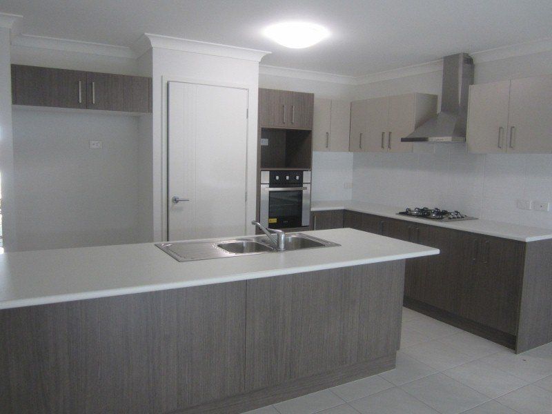 32 Livingstone Court, North Lakes, QLD 4509