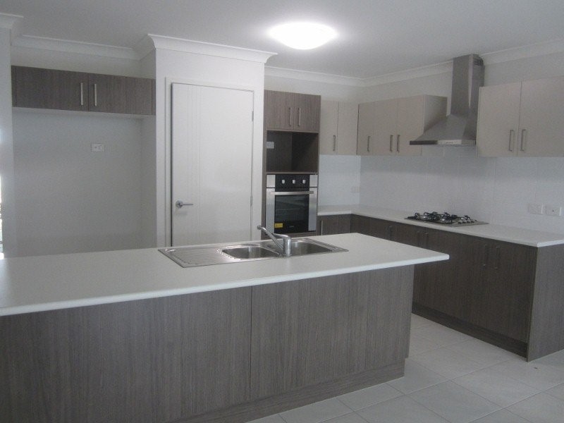 32 Livingstone Court, North Lakes, QLD 4509