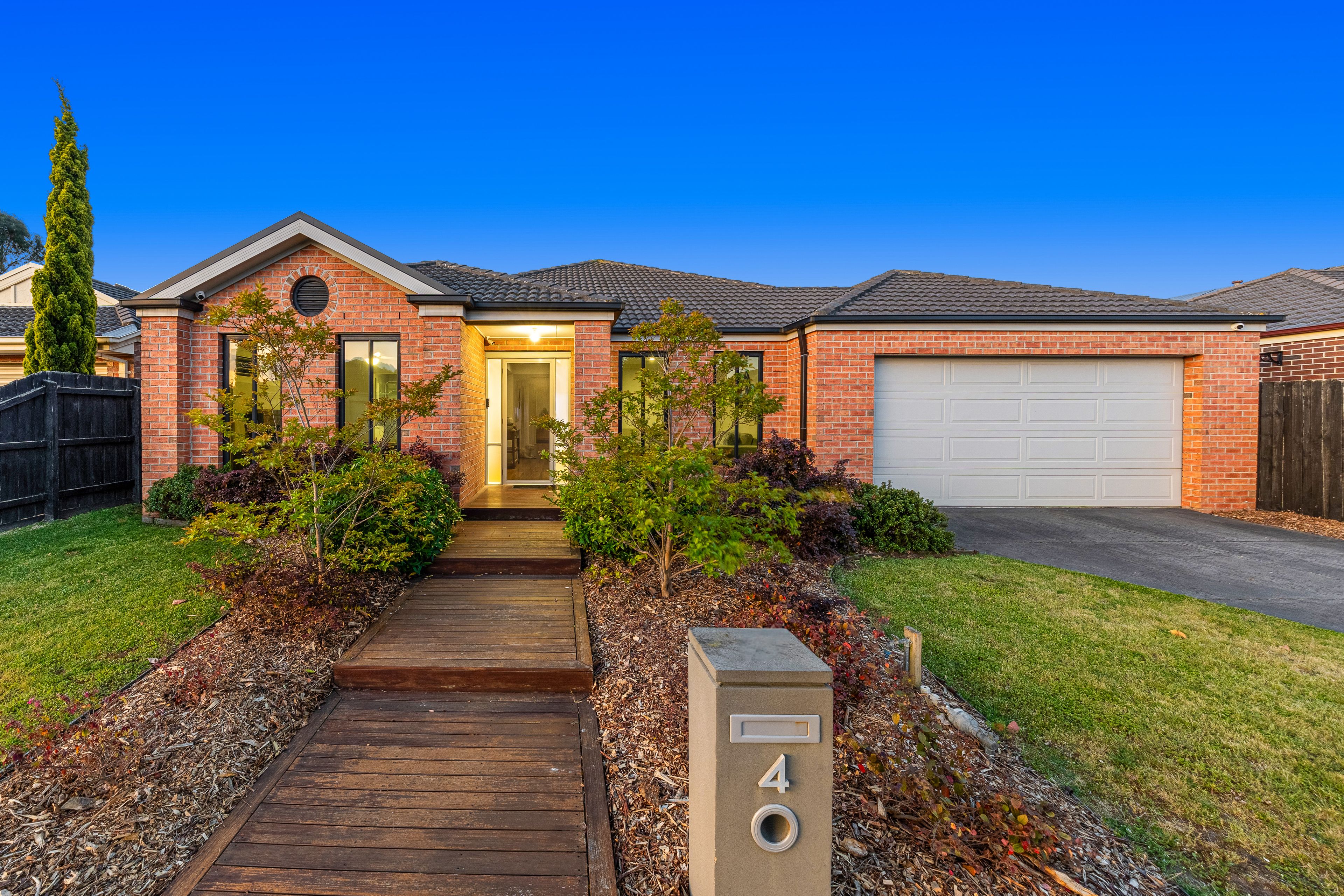 4 St Mellion Court, Cranbourne VIC 3977
