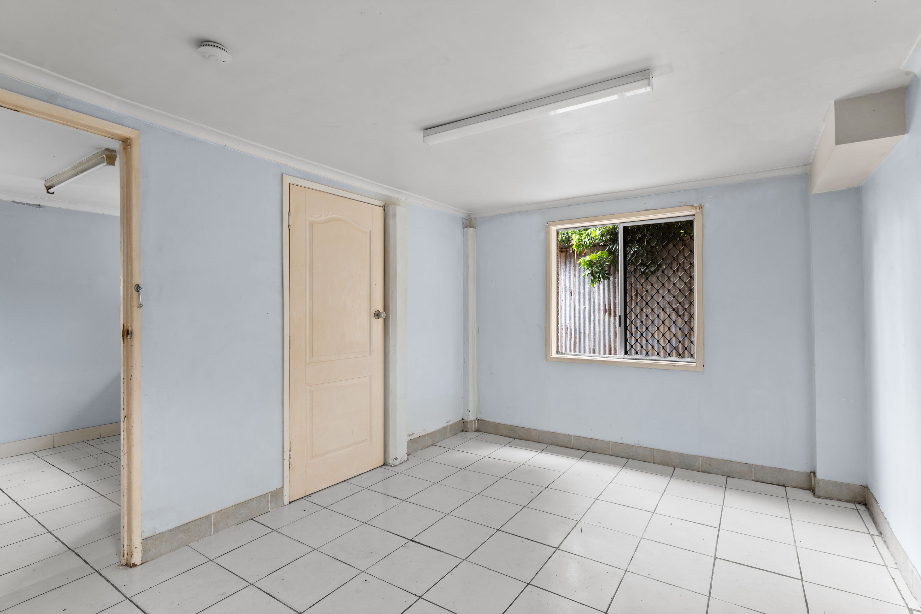 29 SOUTHAMPTON Road — photo 5 of 14