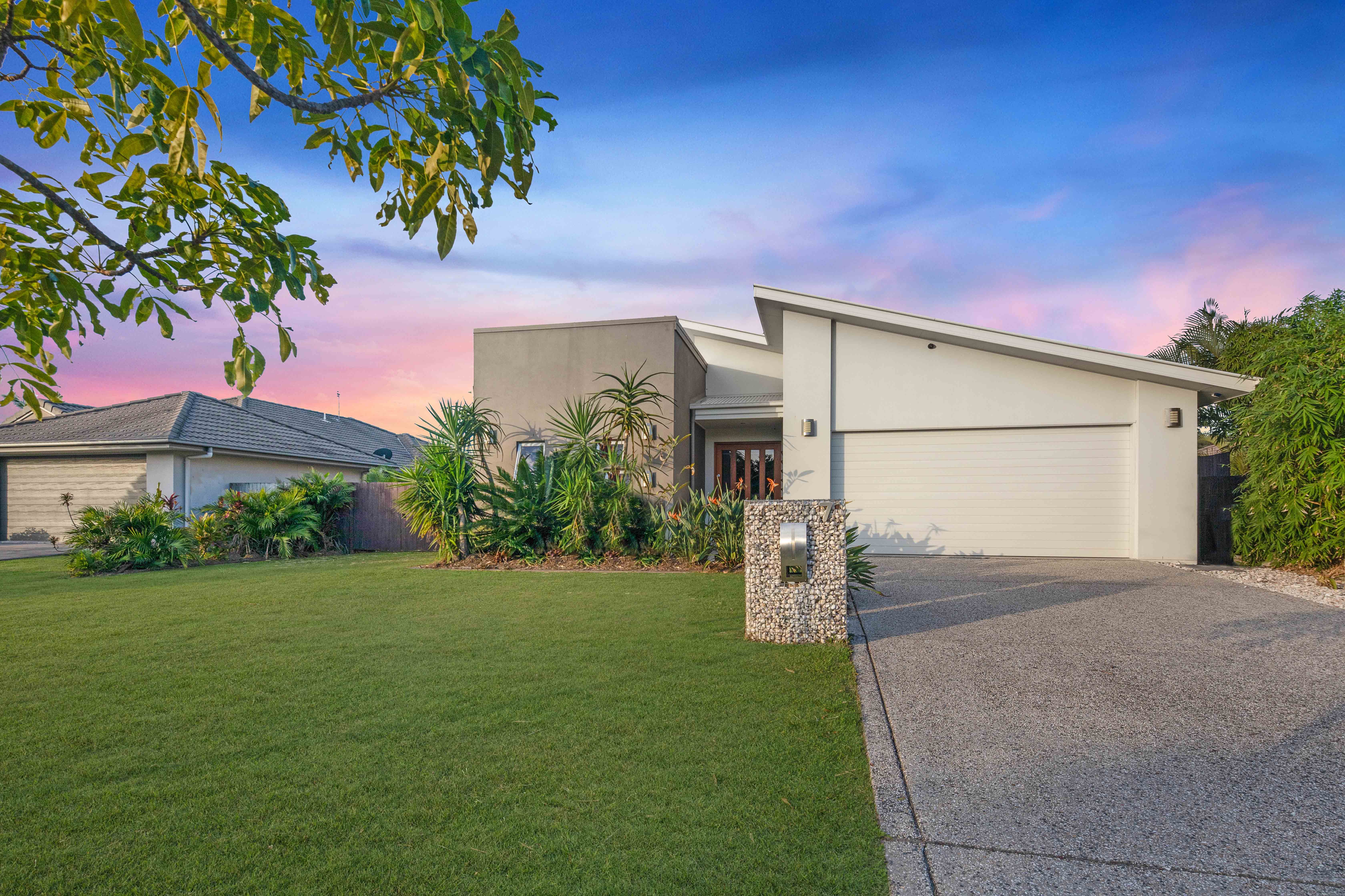 8 Doris Avenue