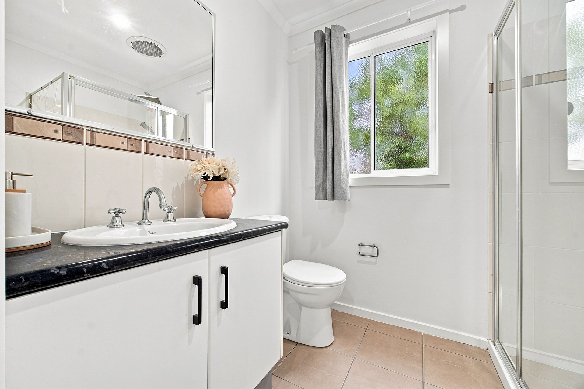 8 Ogle Way — photo 3 of 18