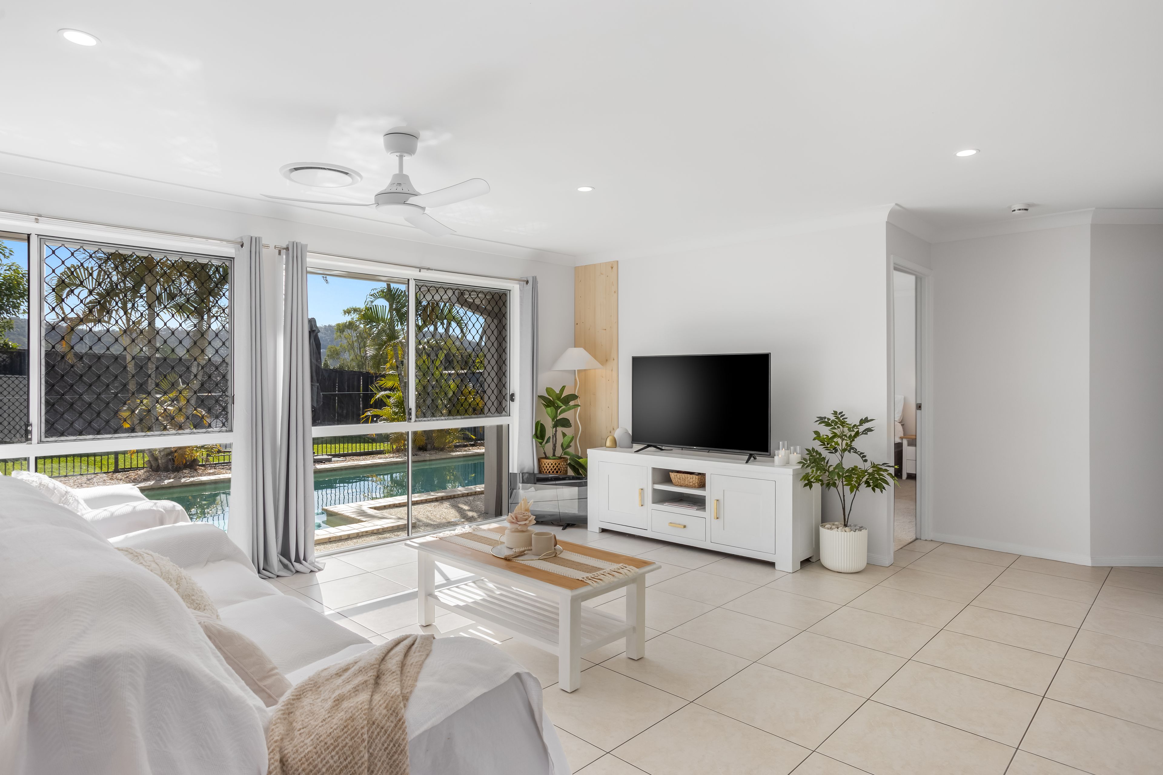 3 Peckham Court, Pacific Pines QLD 4211