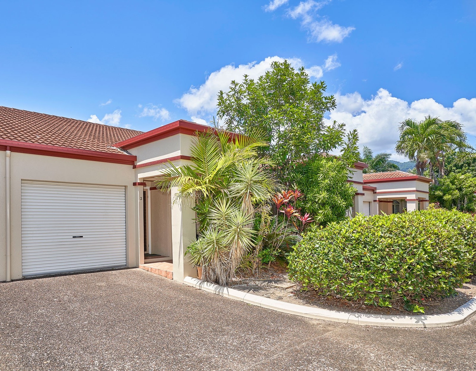 2/9-11 Oyster Court, Trinity Beach, QLD 4879