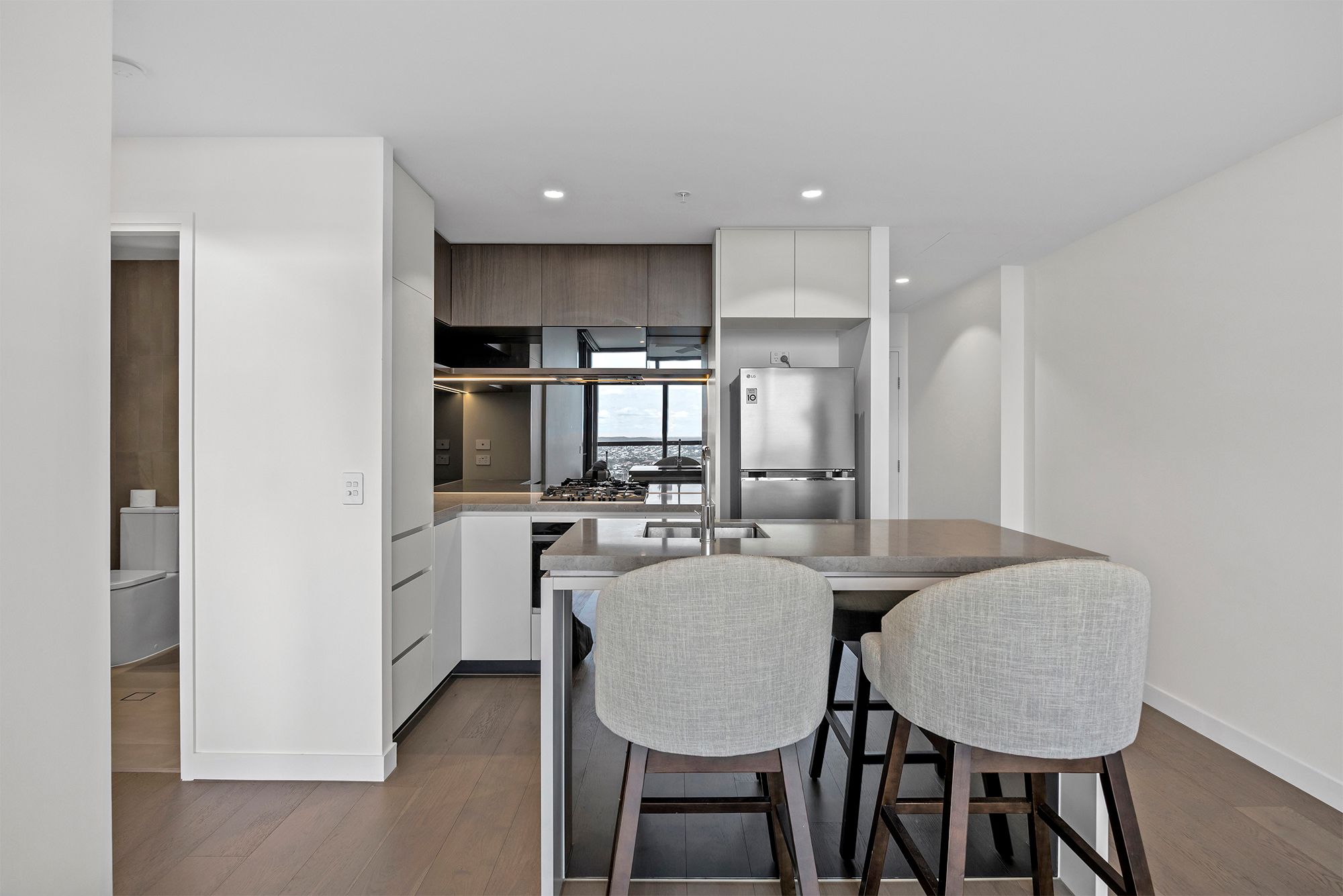 3612/8 Margaret Street — photo 4 of 27