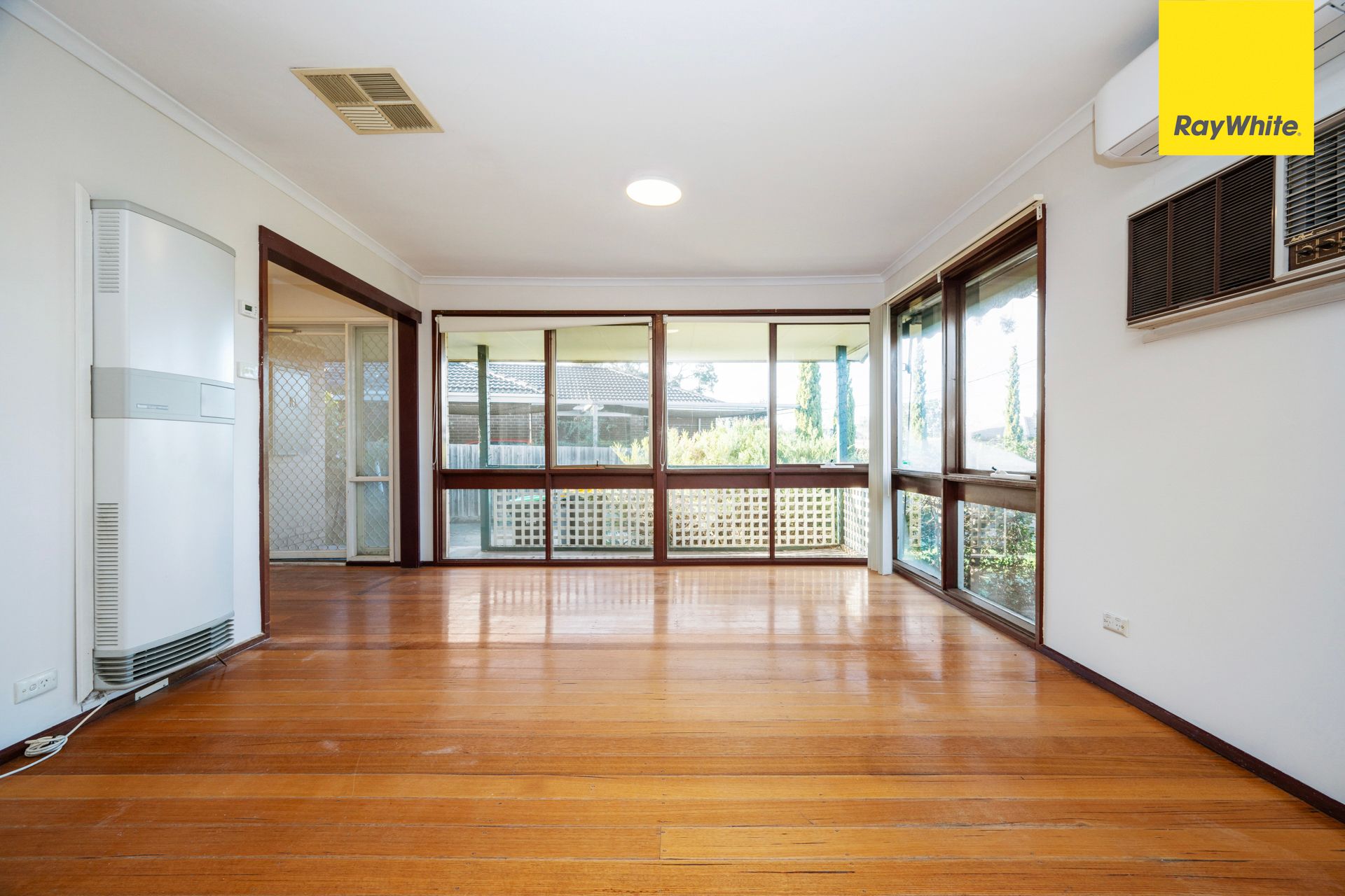 10 Quail Crescent — photo 3 of 20